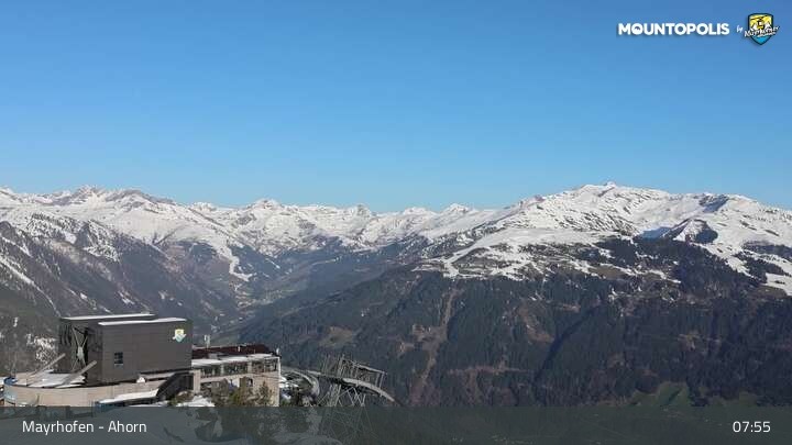 Archived image Webcam Mayrhofen - Mountain station at Ahorn mountain