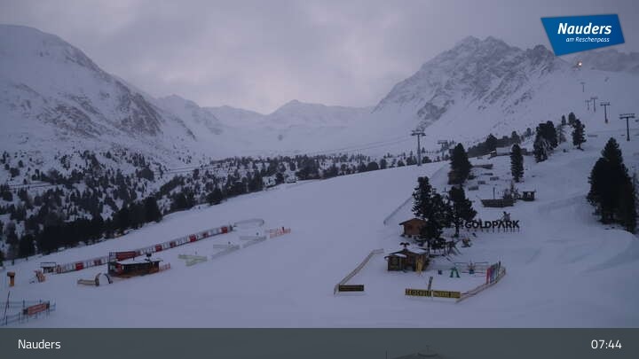 Archived image Webcam Bergkastelseilbahn mountain station