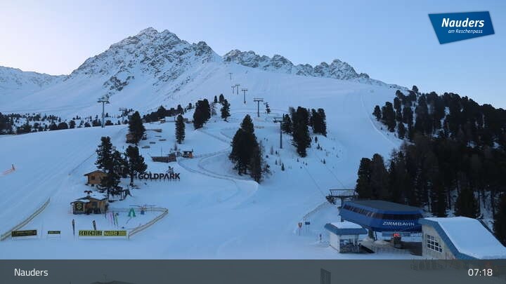 Archived image Webcam Bergkastelseilbahn mountain station