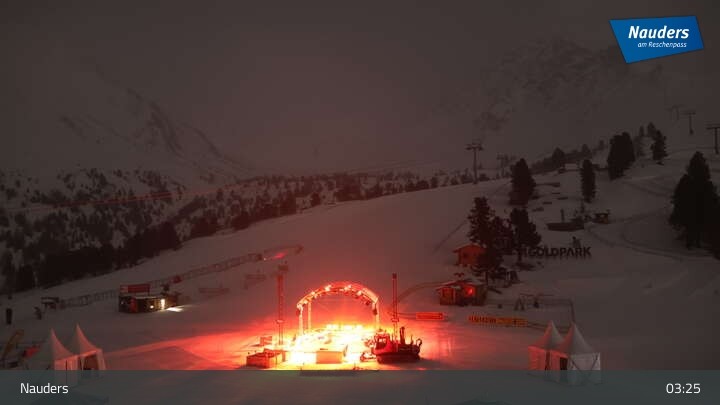 Archived image Webcam Bergkastelseilbahn mountain station