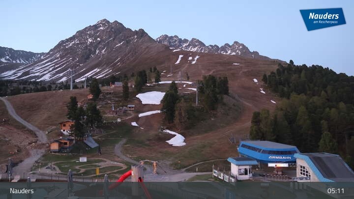 Archived image Webcam Bergkastelseilbahn mountain station