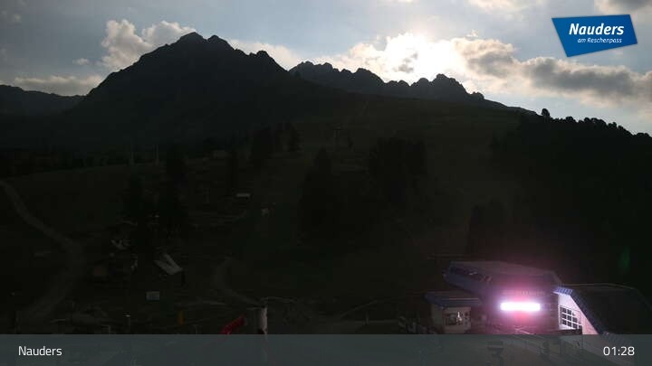 Archived image Webcam Bergkastelseilbahn mountain station