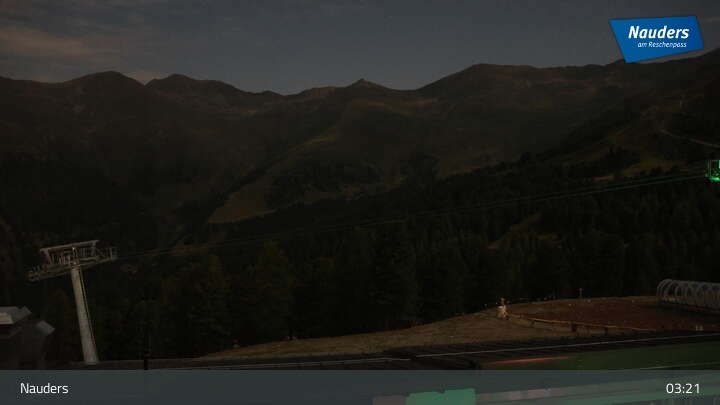 Archived image Webcam Bergkastelseilbahn mountain station