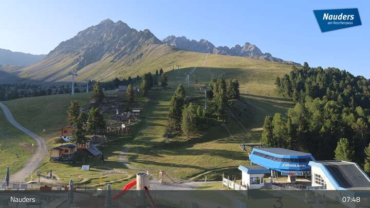 Archived image Webcam Bergkastelseilbahn mountain station