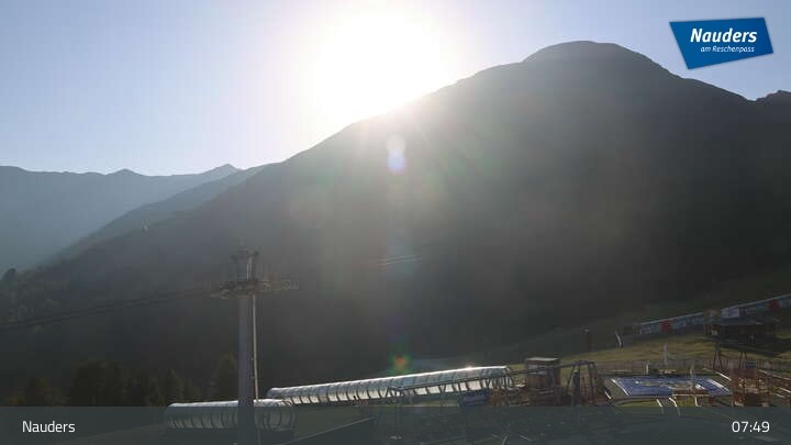 Archived image Webcam Bergkastelseilbahn mountain station