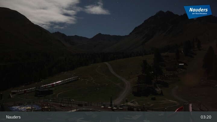 Archived image Webcam Bergkastelseilbahn mountain station