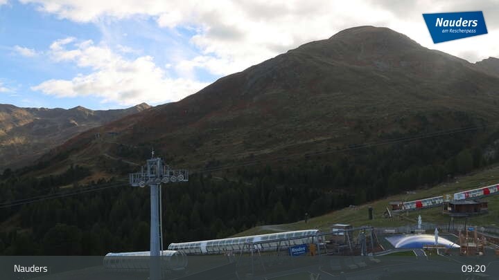 Archived image Webcam Bergkastelseilbahn mountain station