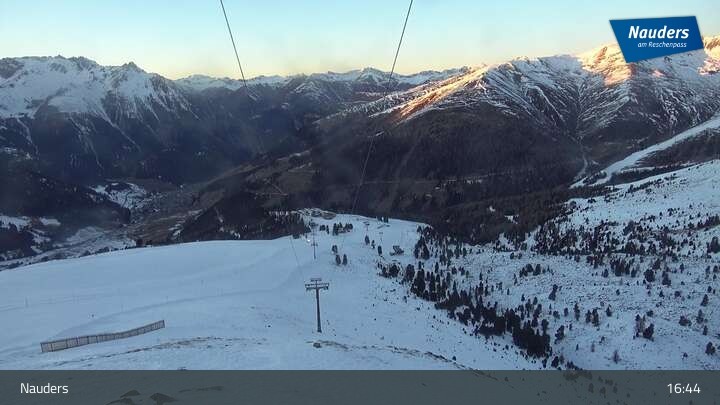 Archived image Webcam Mountain station Zirmbahn (Nauders)