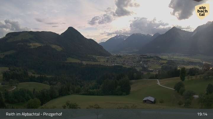 Archived image Webcam Mountain restaurant Pinzgerhof at Brunnerberg