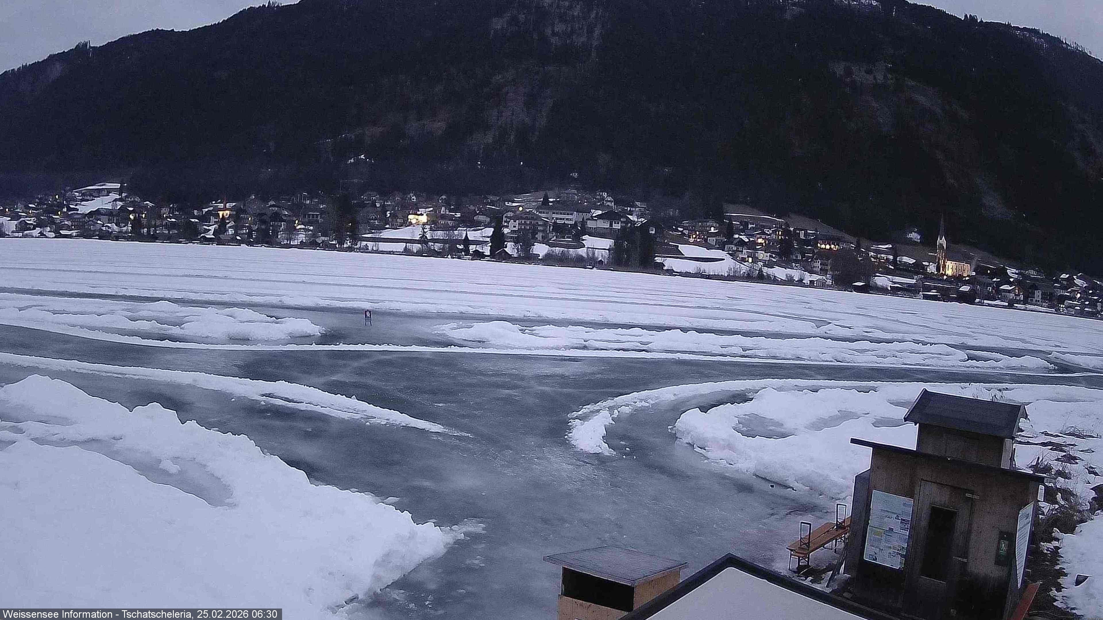 Archiv Foto Webcam Weissensee: Seeblick von Tschatscheleria