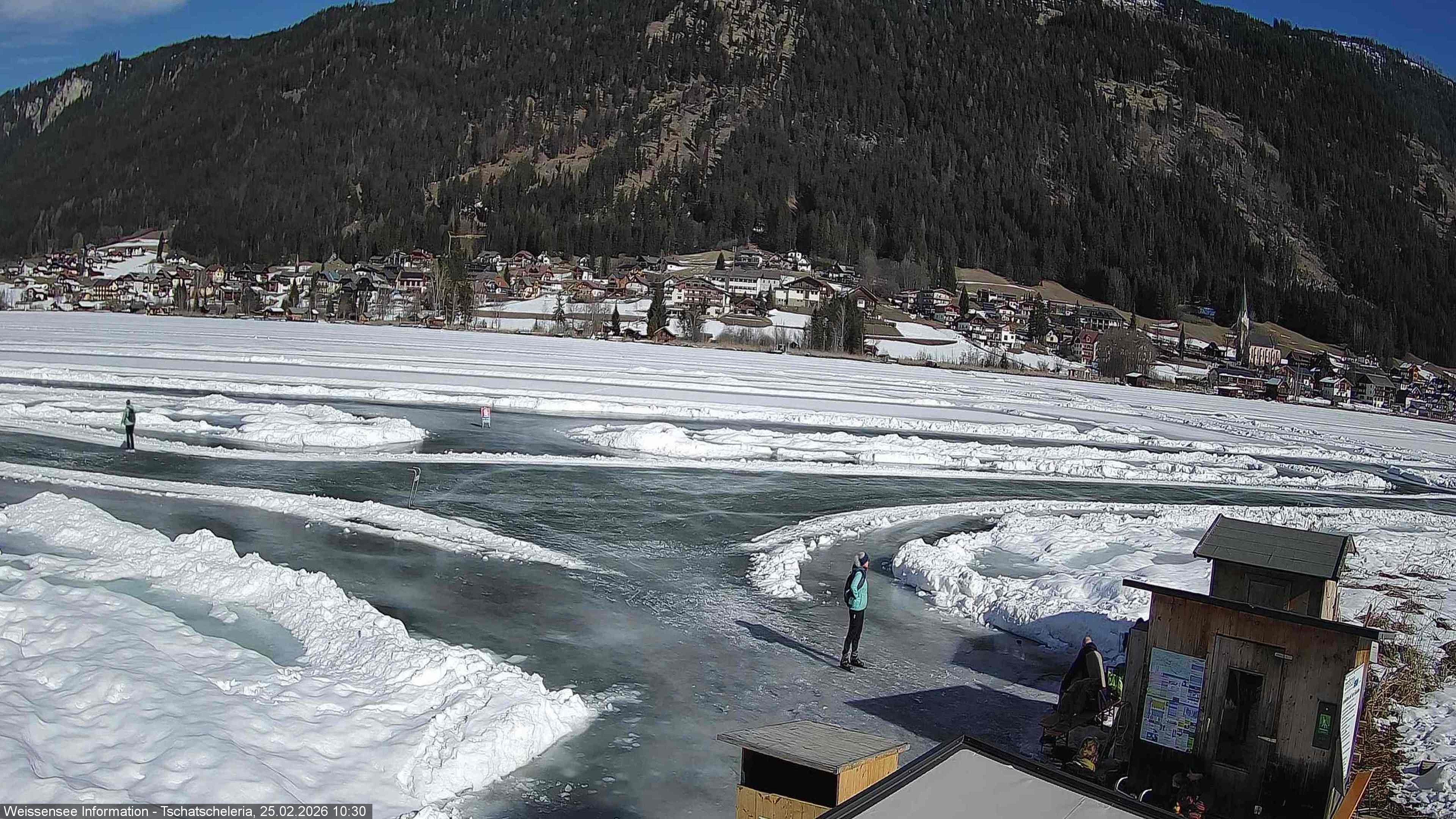 Archiv Foto Webcam Weissensee: Seeblick von Tschatscheleria