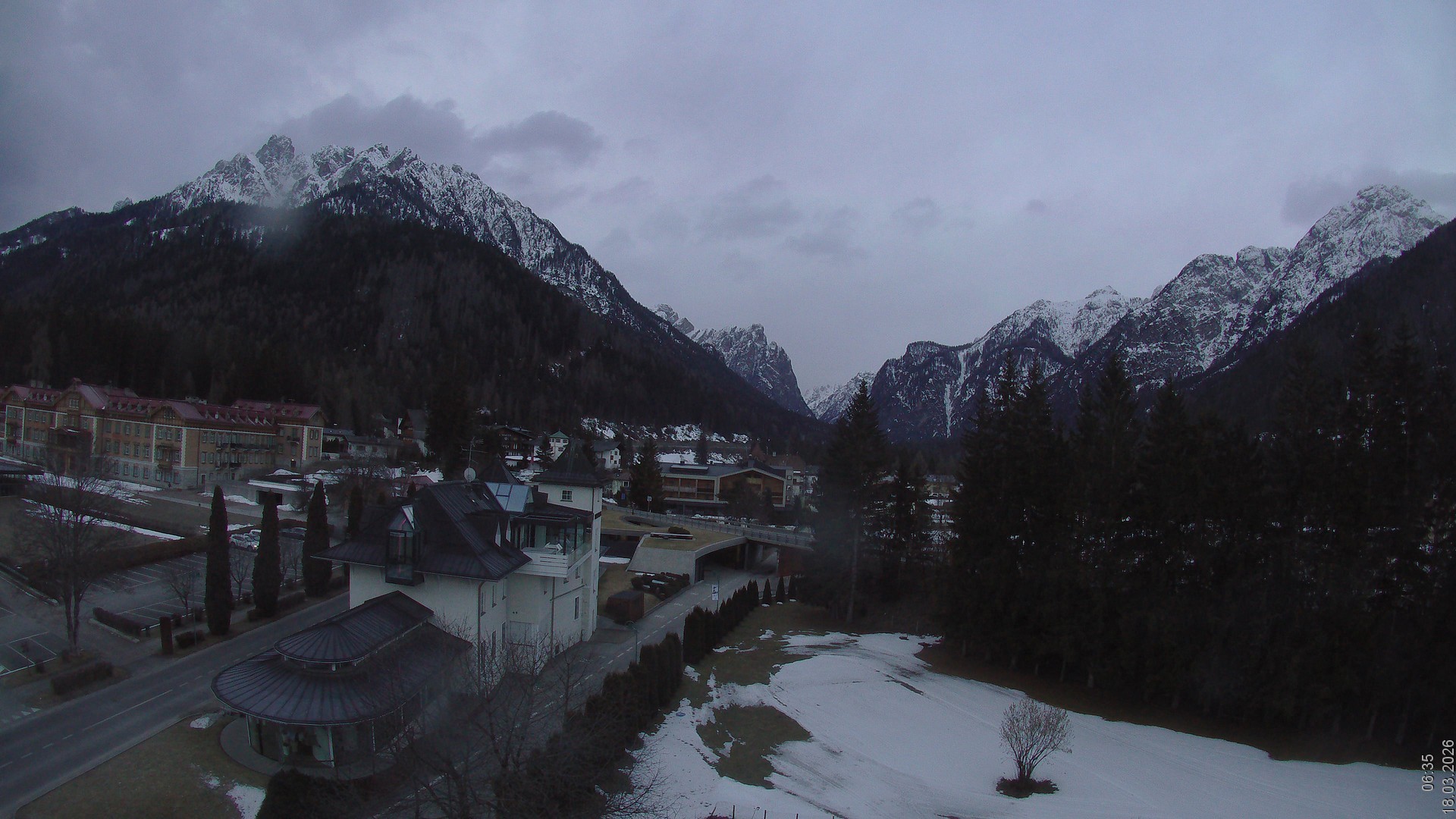 Archiv Foto Webcam Apparthotel Germania – Blick auf das Höhlensteintal