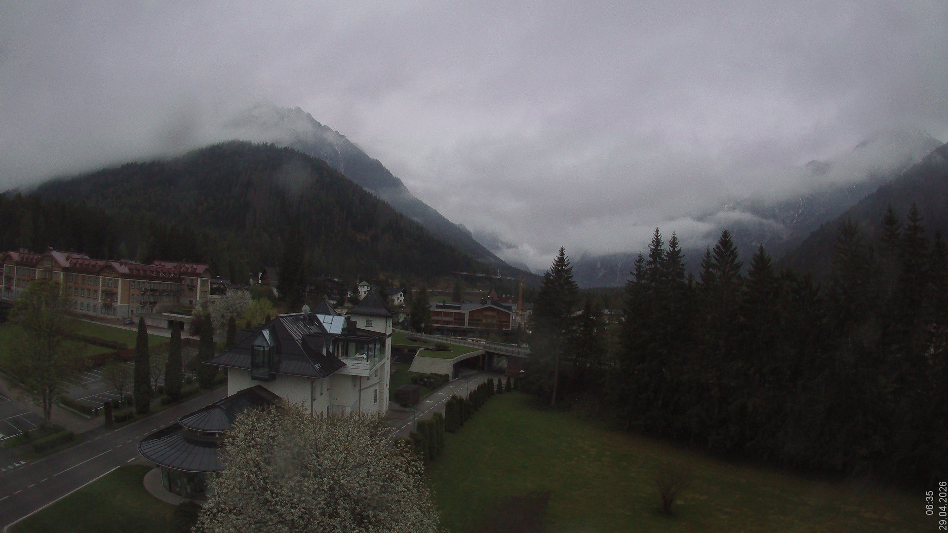 Archiv Foto Webcam Apparthotel Germania – Blick auf das Höhlensteintal