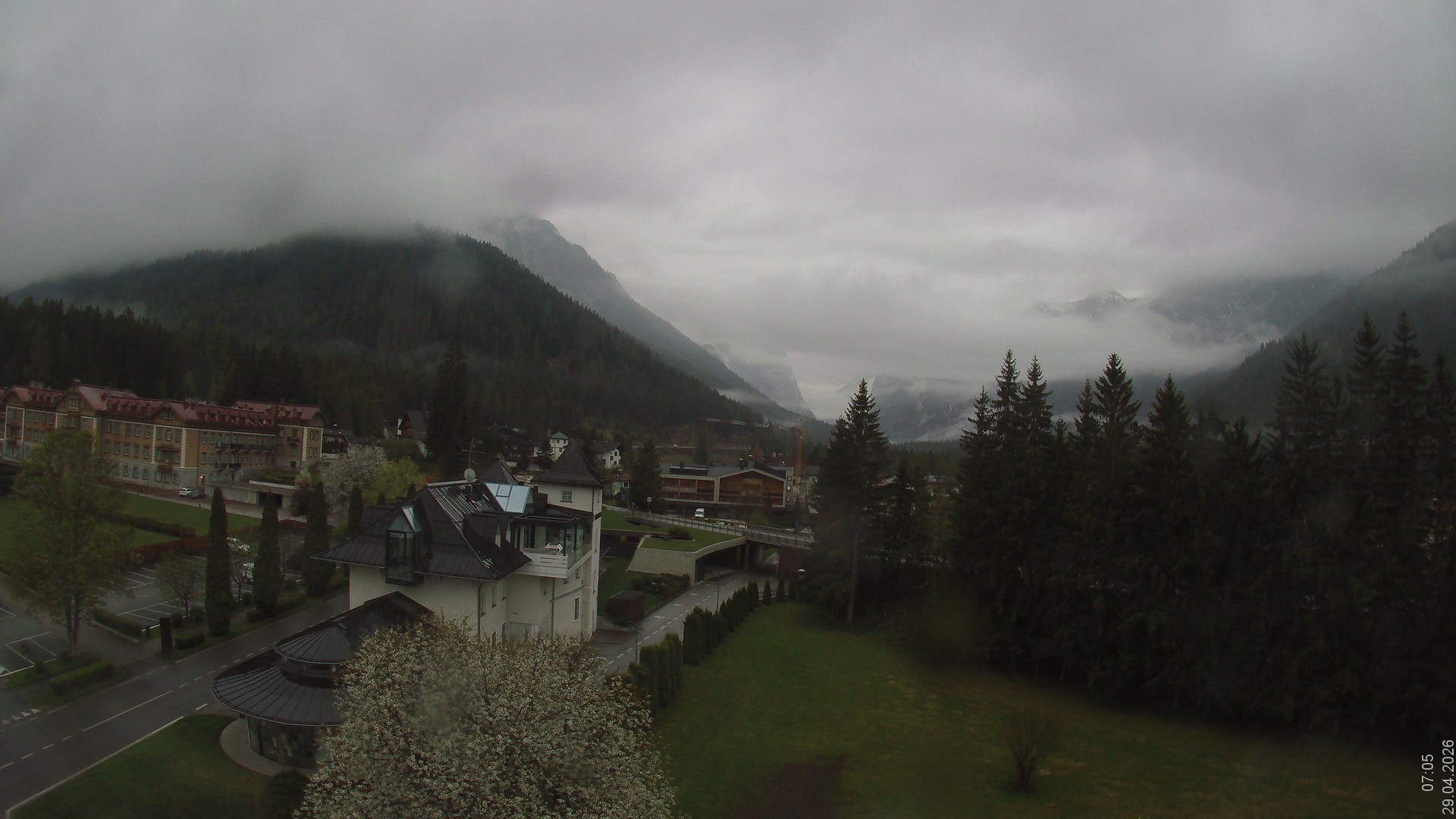 Archiv Foto Webcam Apparthotel Germania – Blick auf das Höhlensteintal
