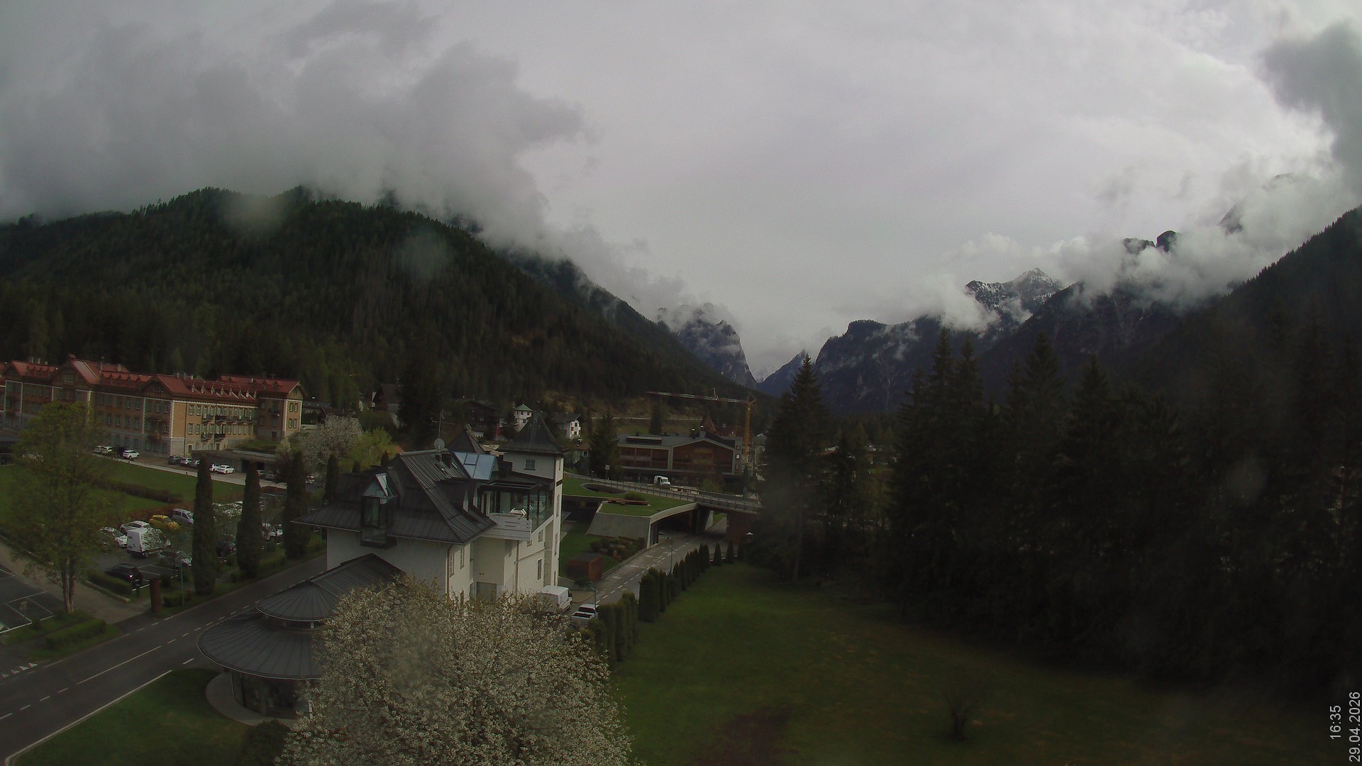 Archiv Foto Webcam Apparthotel Germania – Blick auf das Höhlensteintal