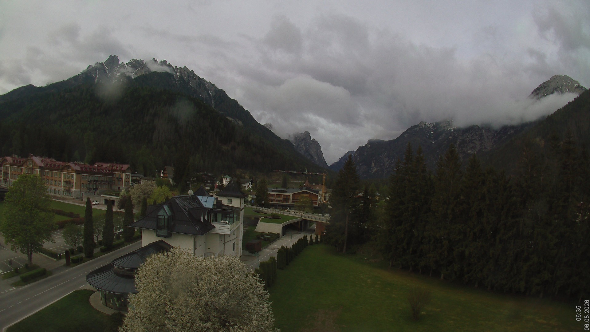 Archiv Foto Webcam Apparthotel Germania – Blick auf das Höhlensteintal