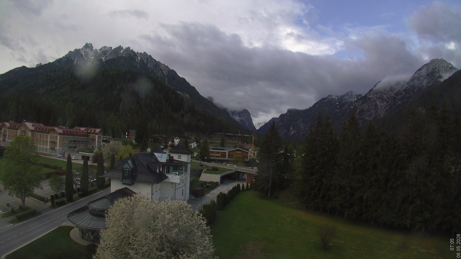 Archiv Foto Webcam Apparthotel Germania – Blick auf das Höhlensteintal