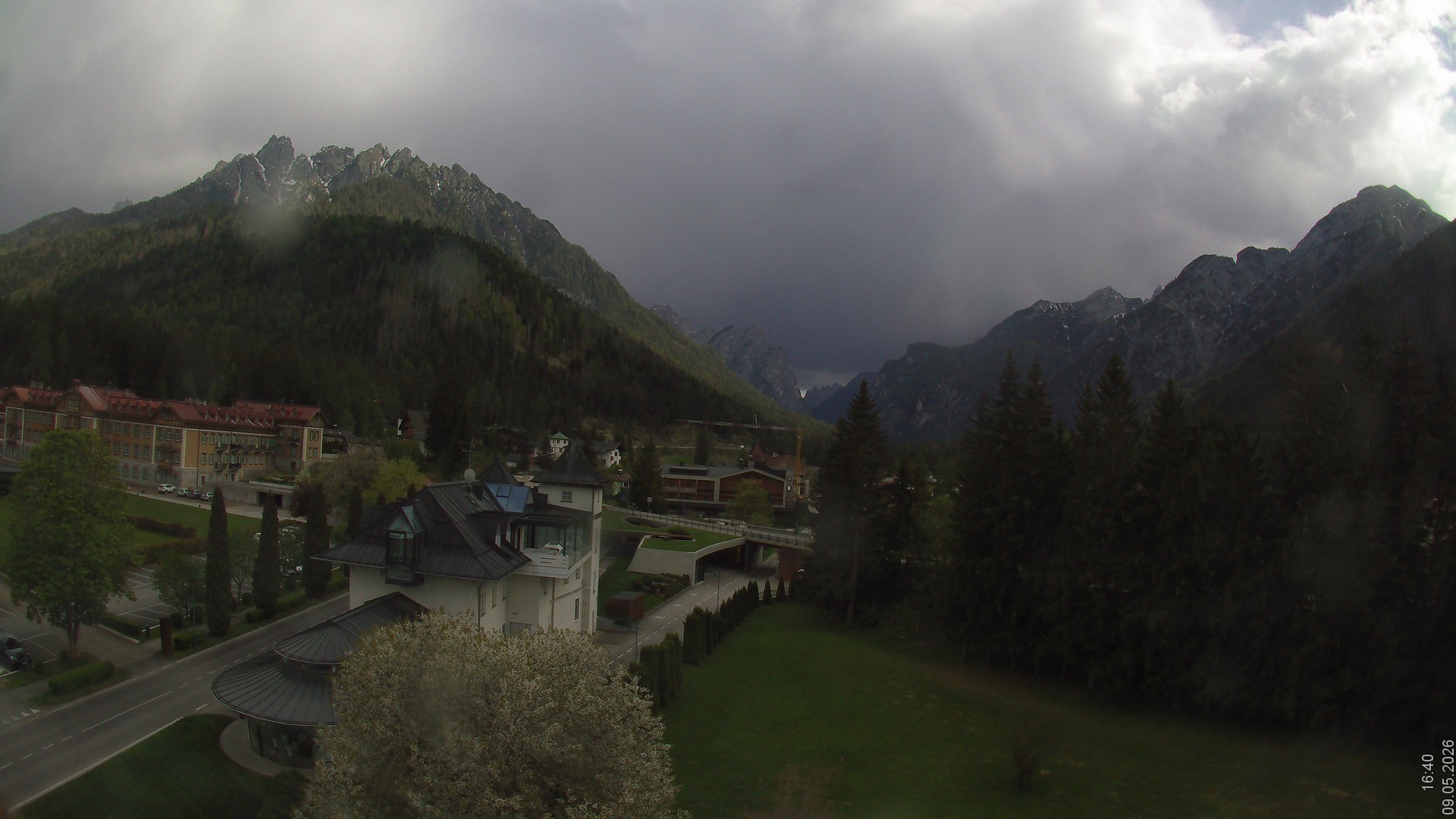 Archiv Foto Webcam Apparthotel Germania – Blick auf das Höhlensteintal