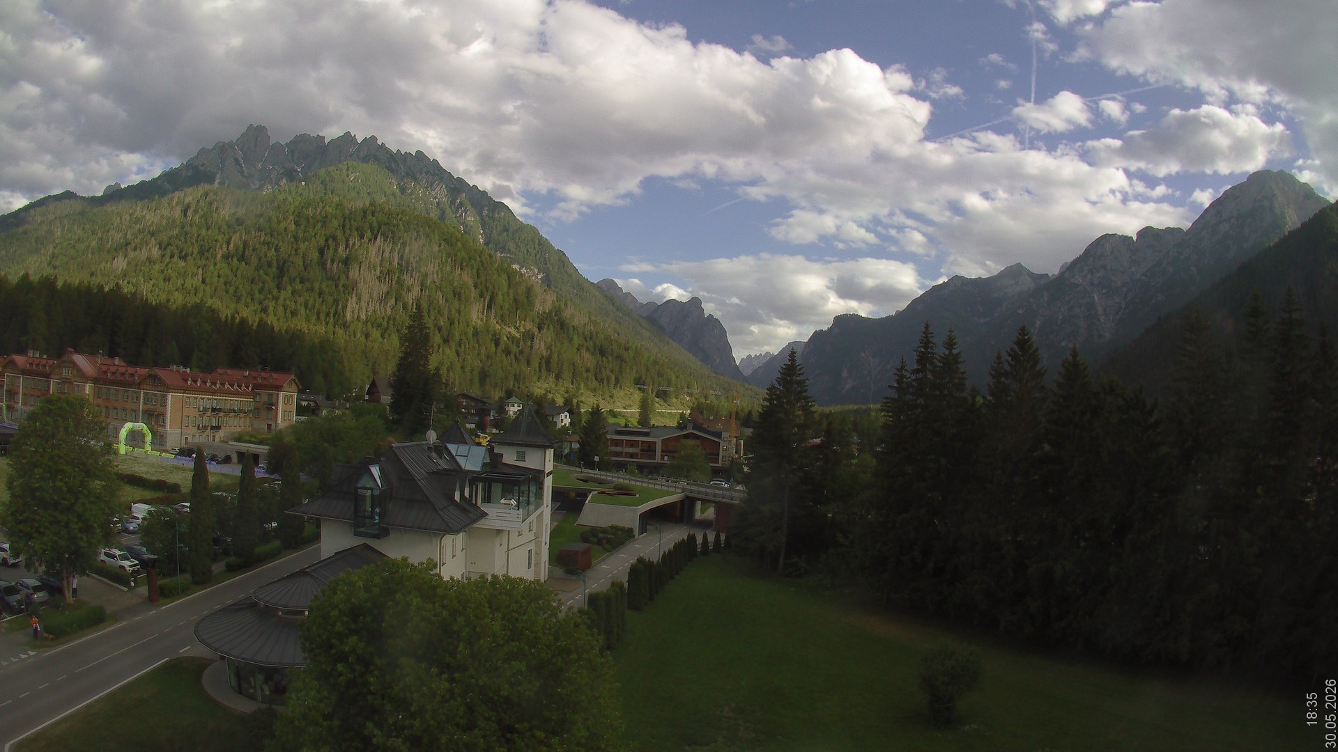 Archiv Foto Webcam Apparthotel Germania – Blick auf das Höhlensteintal