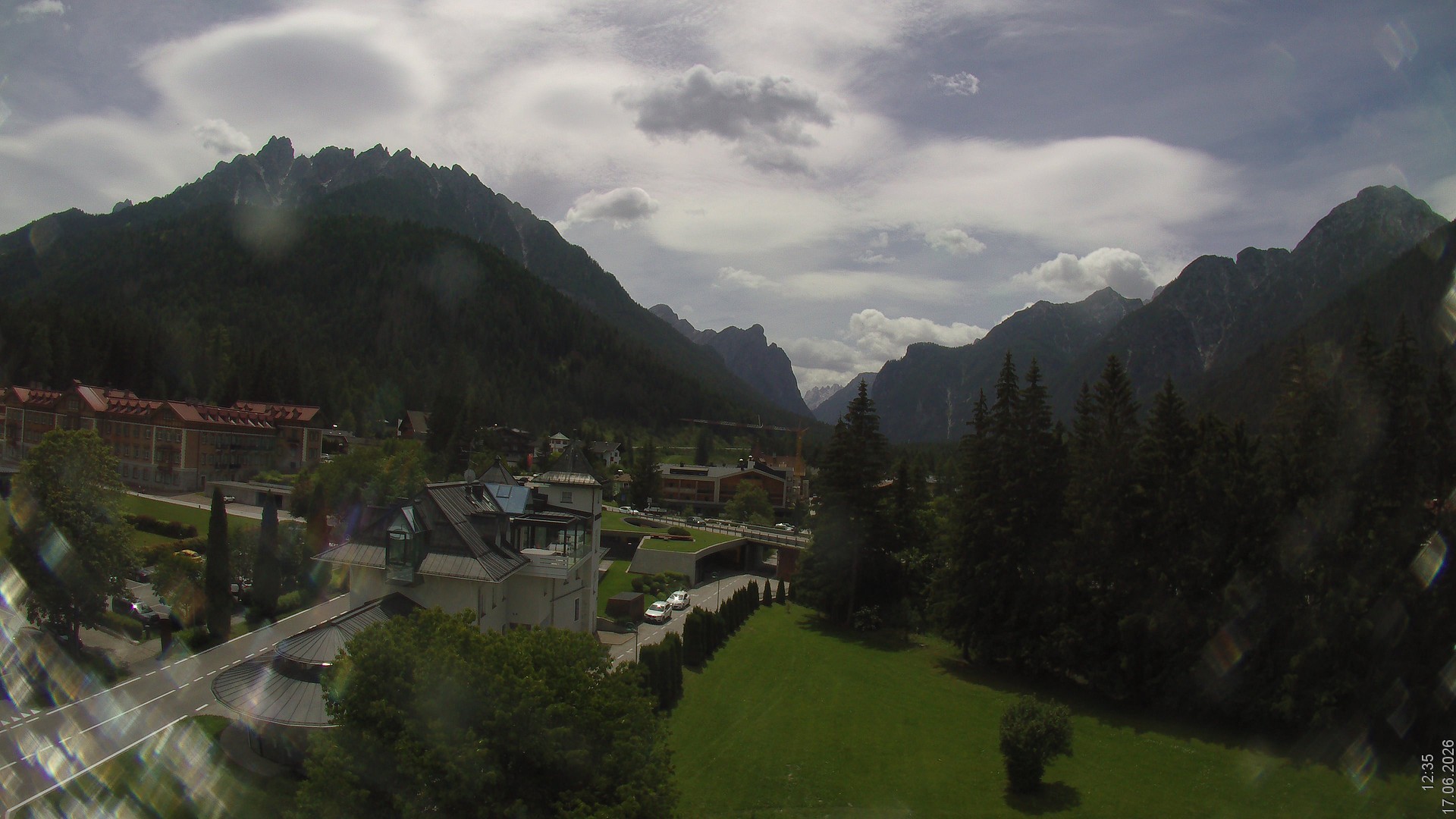 Archiv Foto Webcam Apparthotel Germania – Blick auf das Höhlensteintal