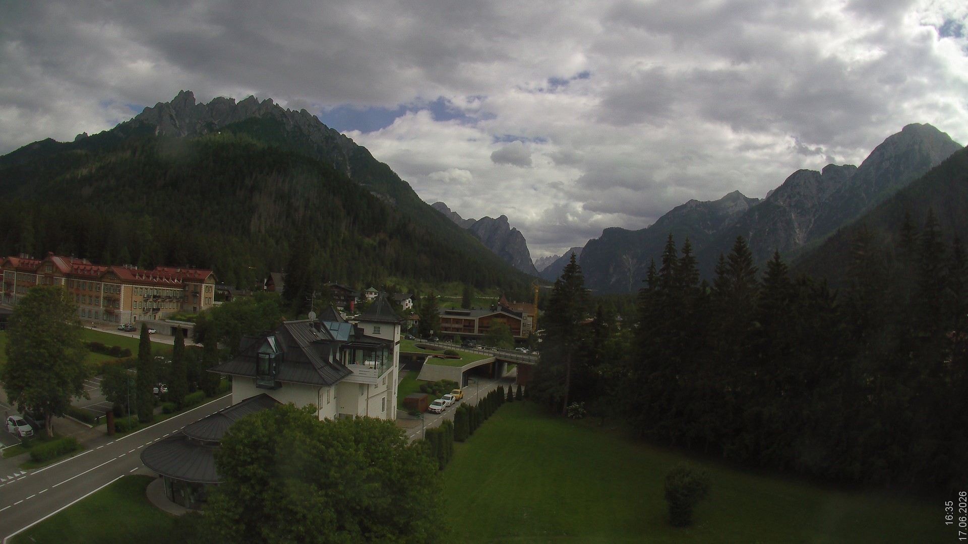 Archiv Foto Webcam Apparthotel Germania – Blick auf das Höhlensteintal
