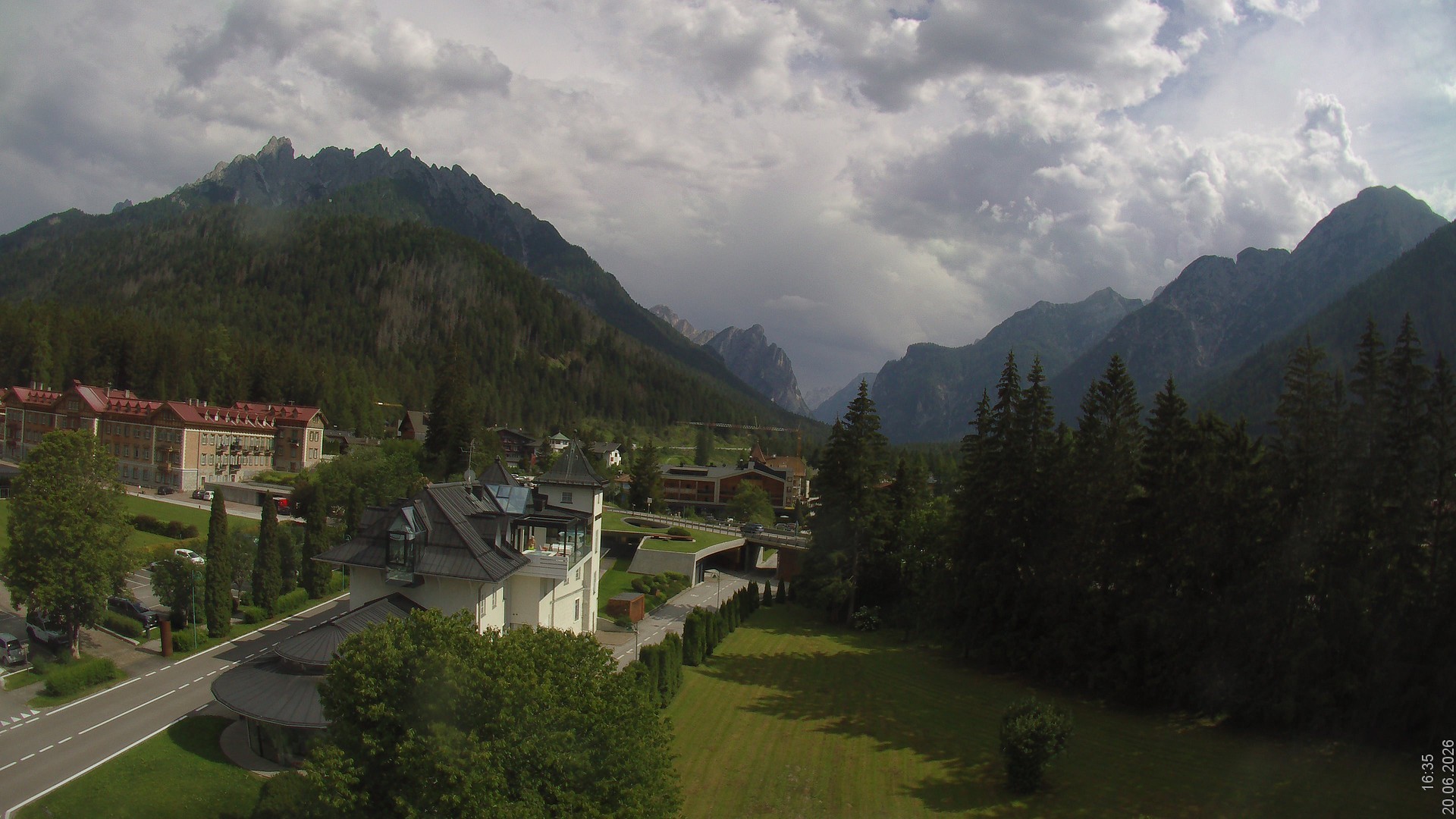 Archiv Foto Webcam Apparthotel Germania – Blick auf das Höhlensteintal