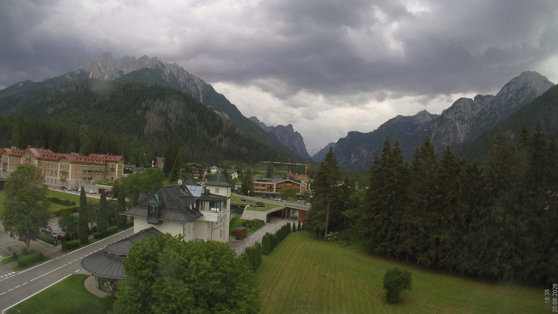 Archiv Foto Webcam Apparthotel Germania – Blick auf das Höhlensteintal