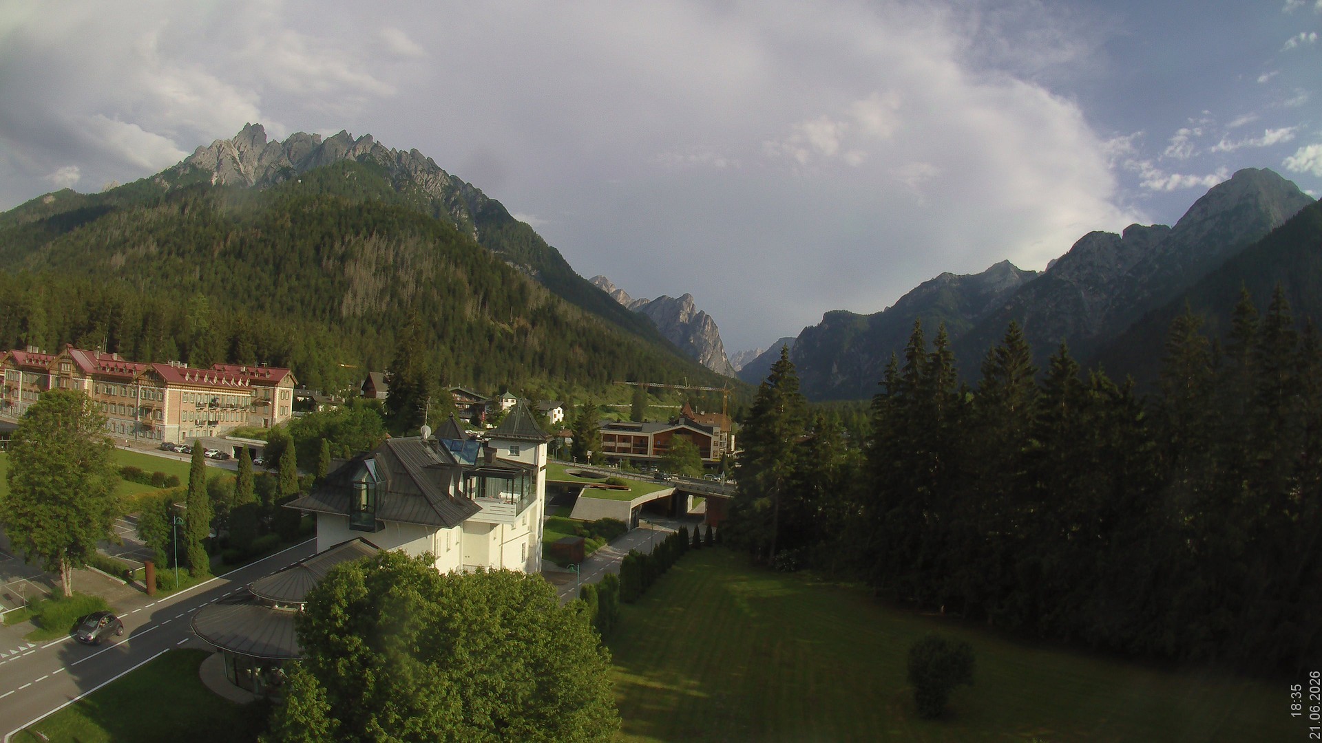 Archiv Foto Webcam Apparthotel Germania – Blick auf das Höhlensteintal
