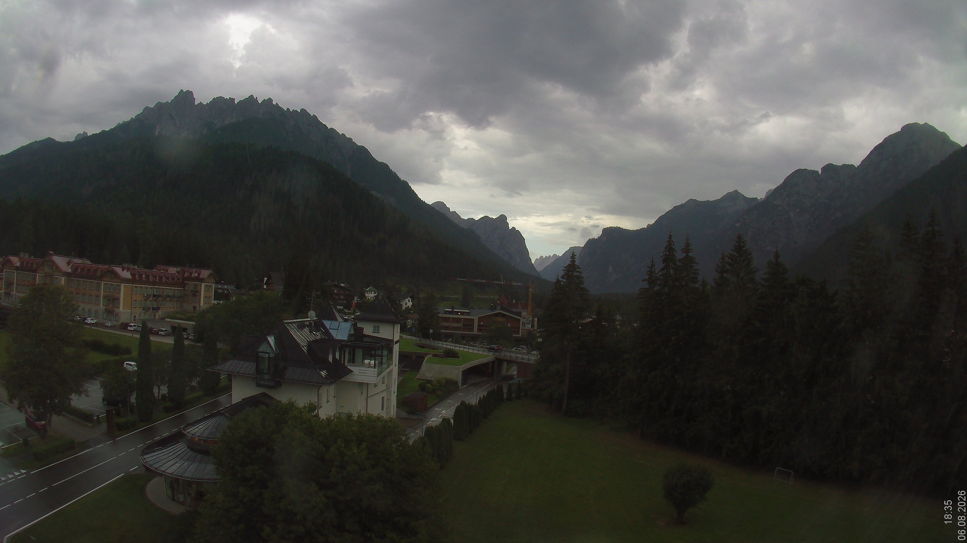 Archiv Foto Webcam Apparthotel Germania – Blick auf das Höhlensteintal