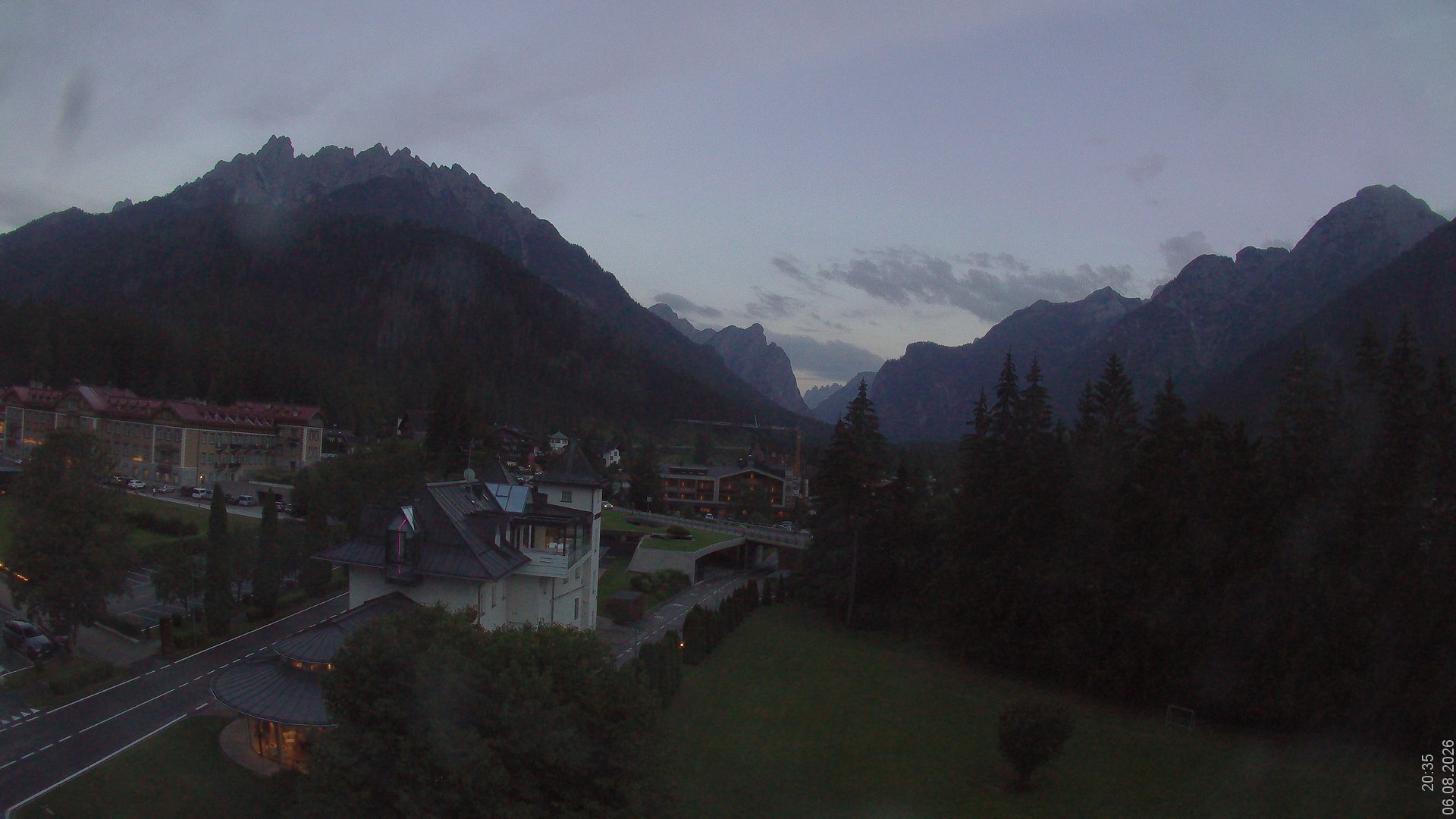 Archiv Foto Webcam Apparthotel Germania – Blick auf das Höhlensteintal
