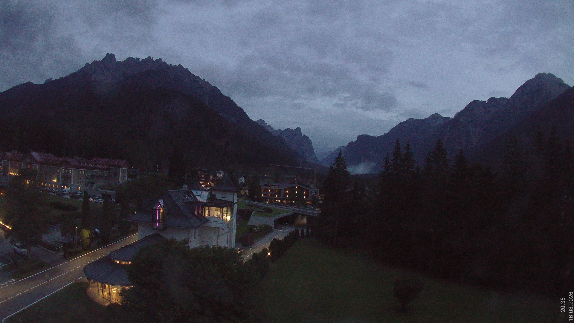 Archiv Foto Webcam Apparthotel Germania – Blick auf das Höhlensteintal