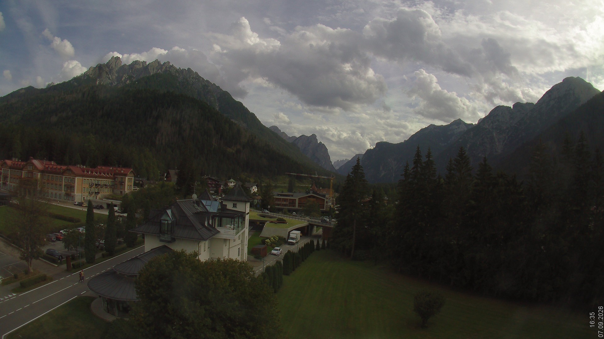 Archiv Foto Webcam Apparthotel Germania – Blick auf das Höhlensteintal