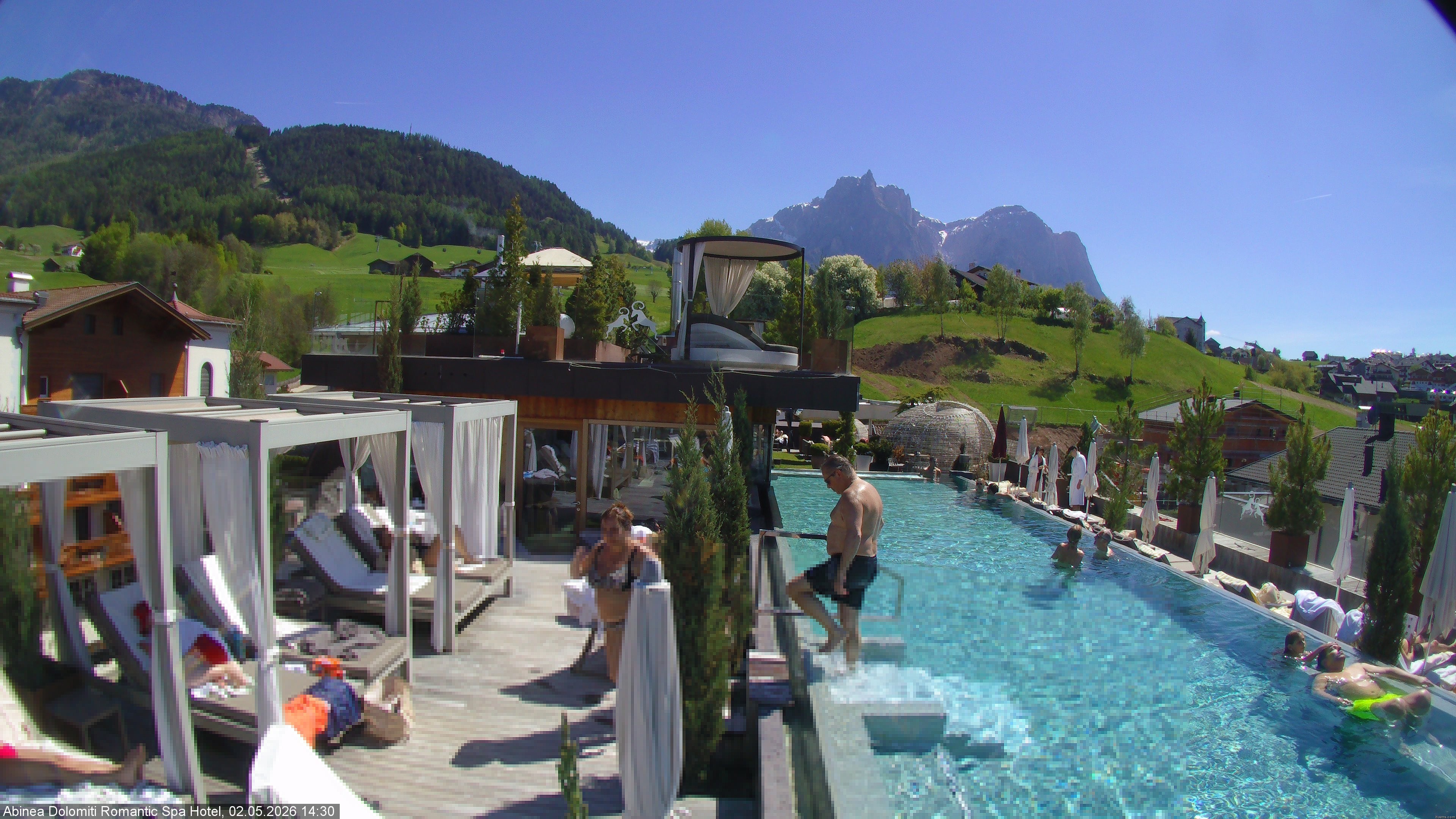 Archived image Webcam Kastelruth: Abinea Dolomiti Romantic Spa Hotel