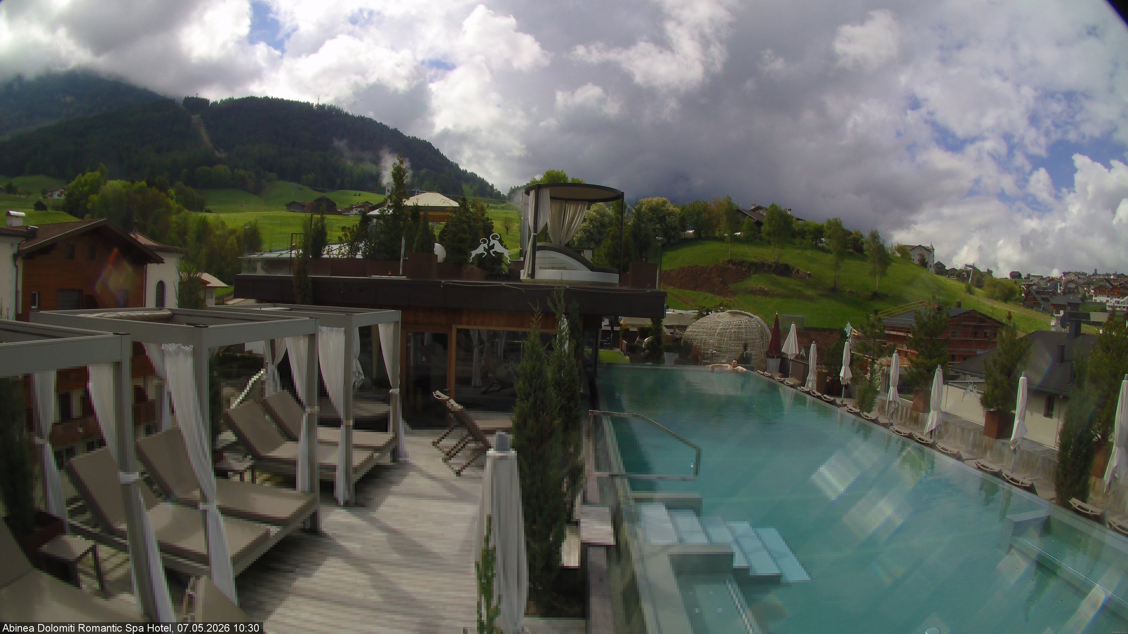 Archived image Webcam Kastelruth: Abinea Dolomiti Romantic Spa Hotel