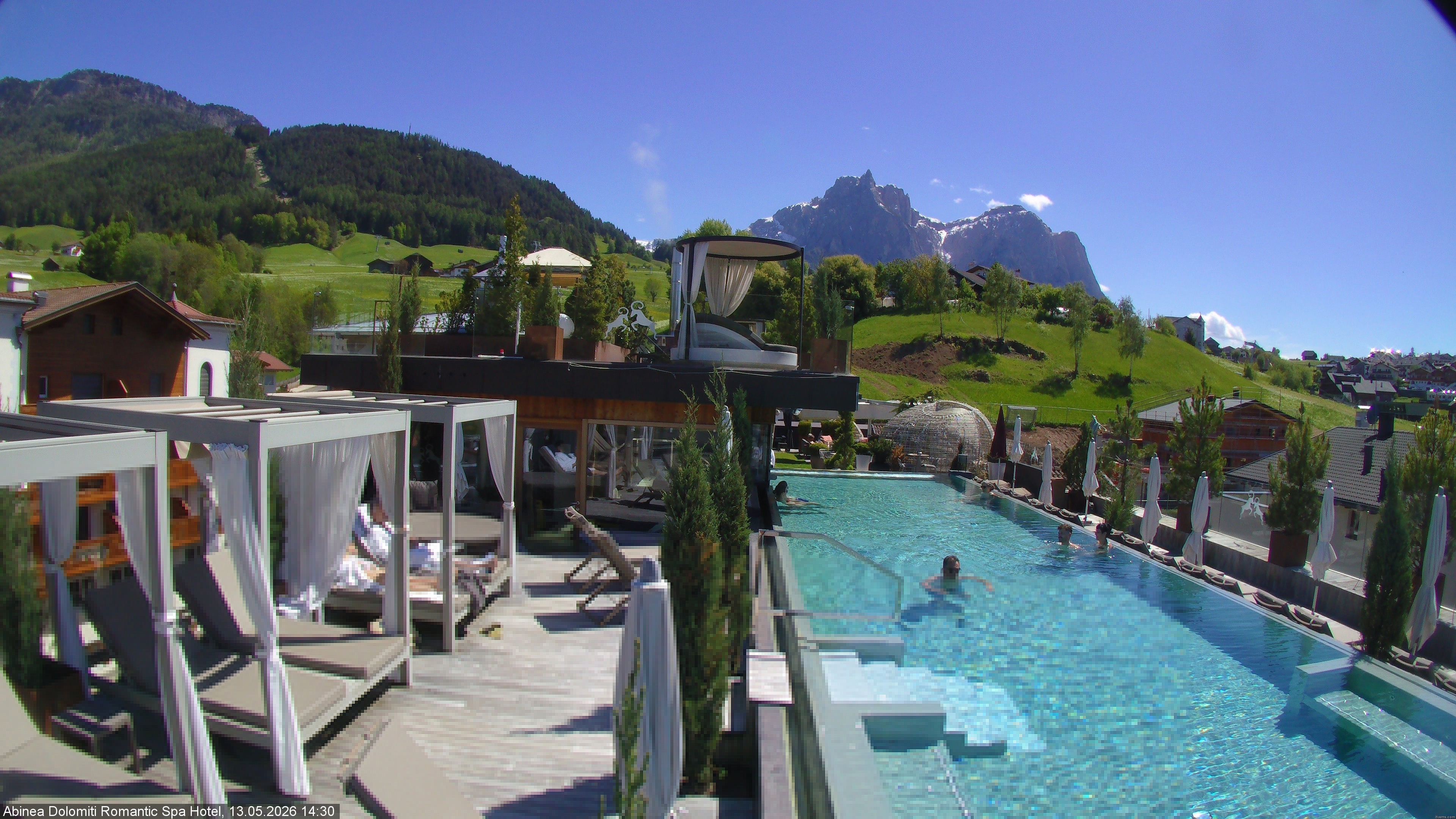 Archived image Webcam Kastelruth: Abinea Dolomiti Romantic Spa Hotel