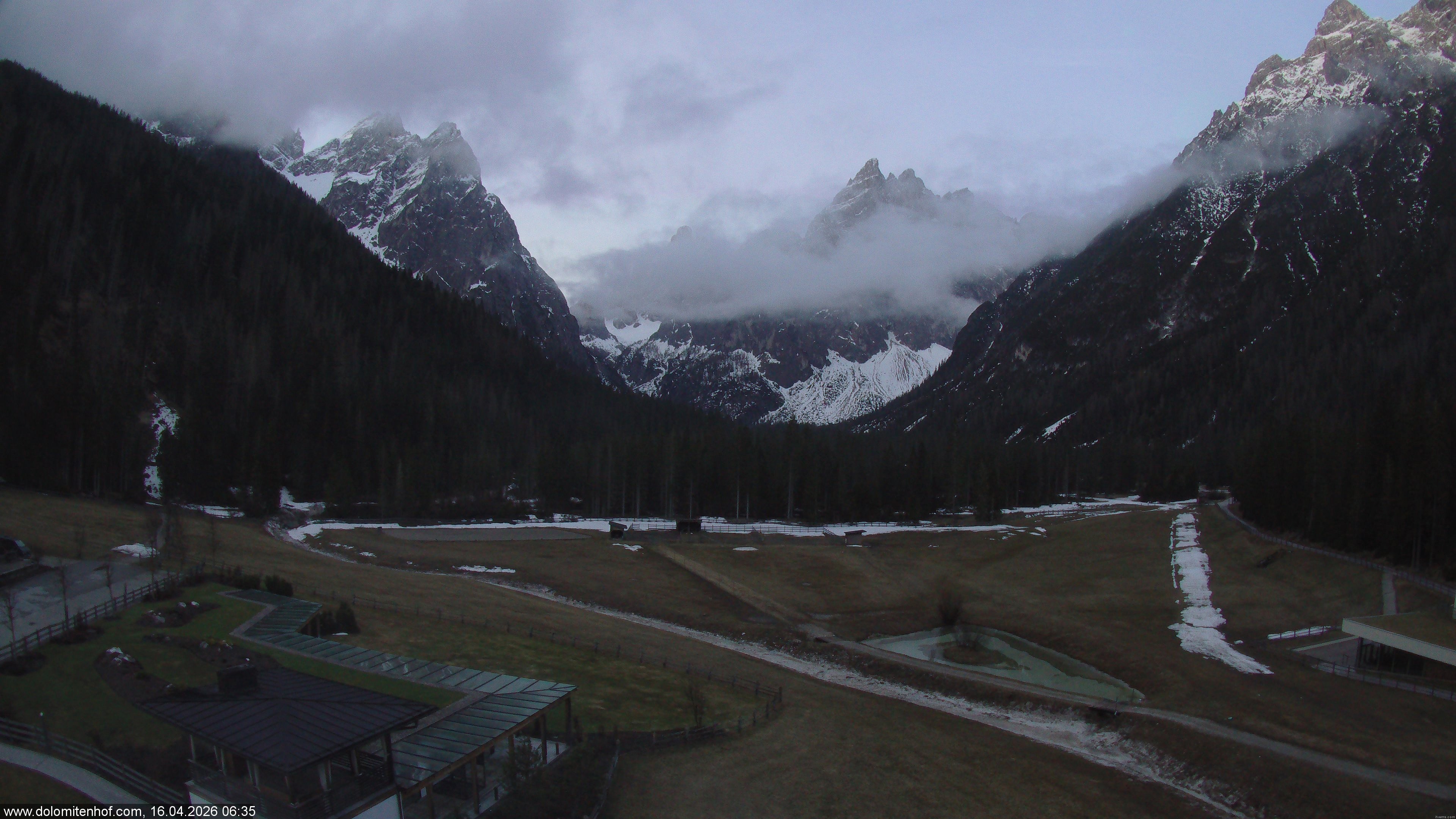 Archived image Webcam Dolomitenhof - Sexten Dolomites