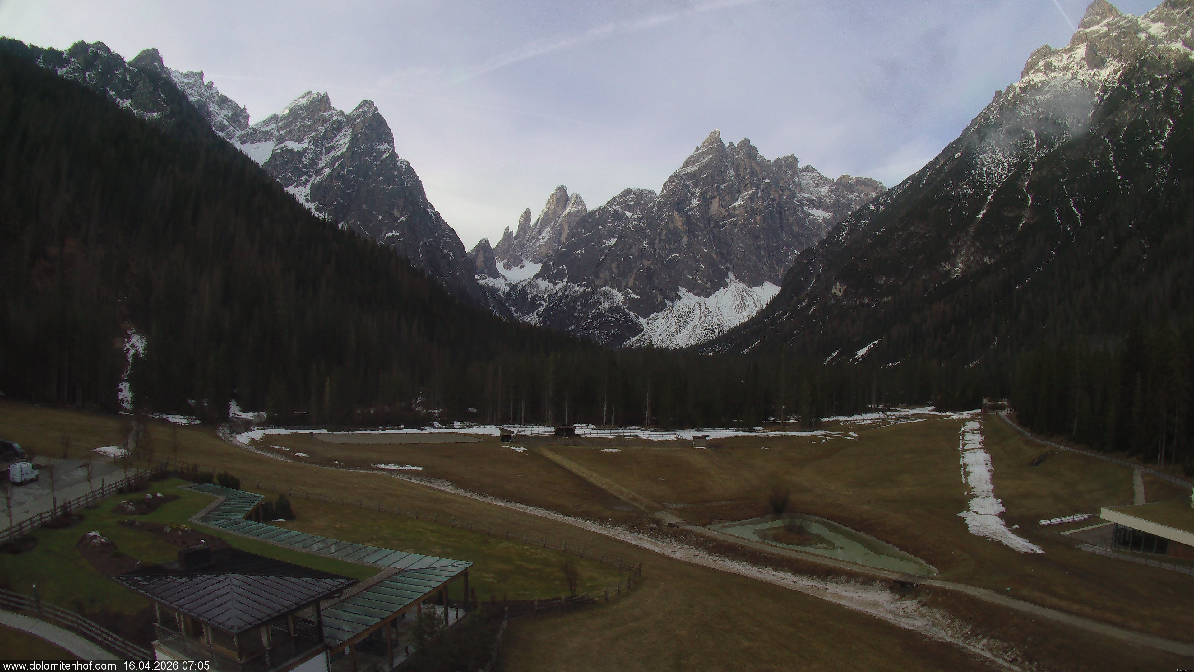 Archived image Webcam Dolomitenhof - Sexten Dolomites