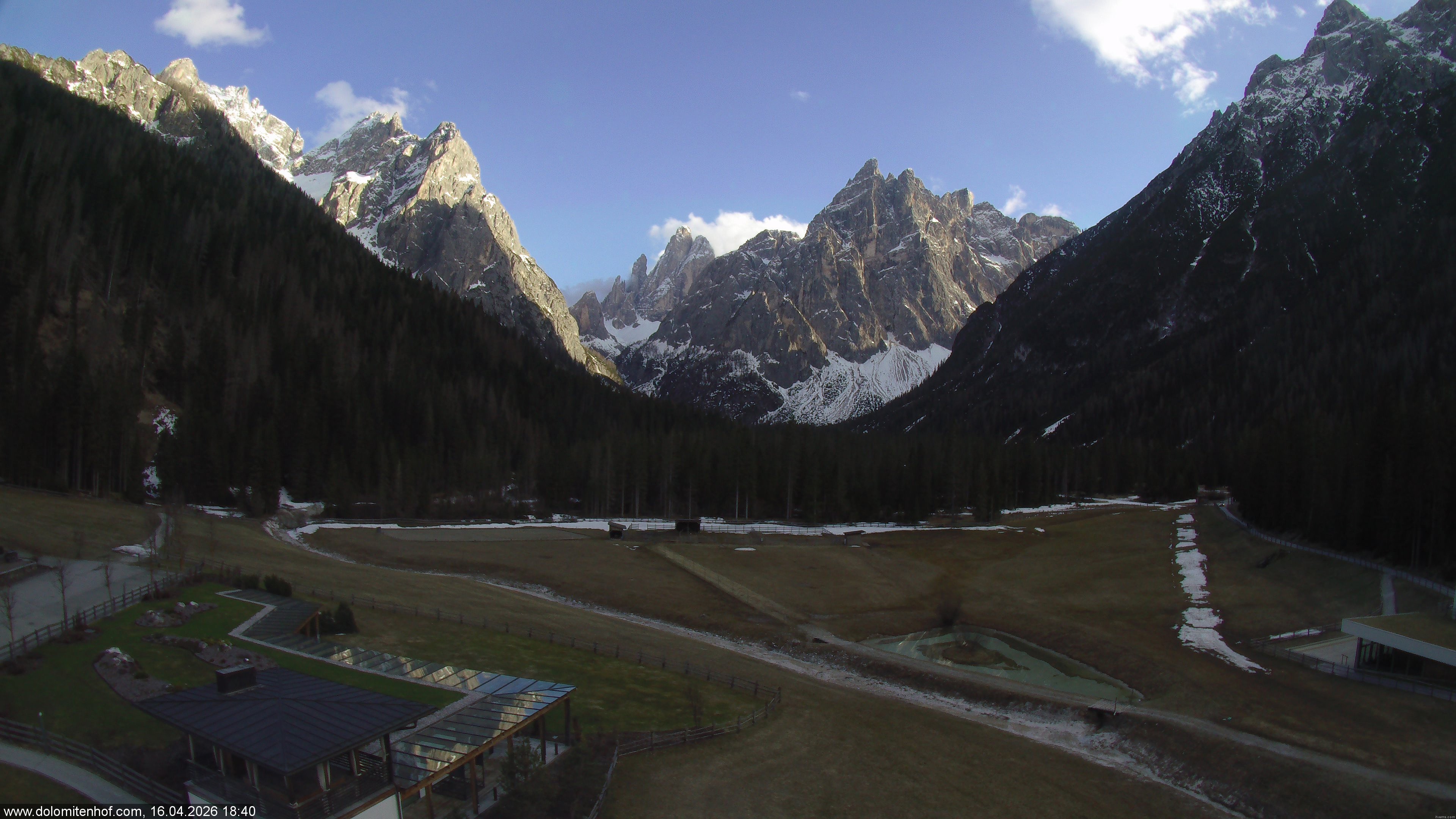 Archived image Webcam Dolomitenhof - Sexten Dolomites