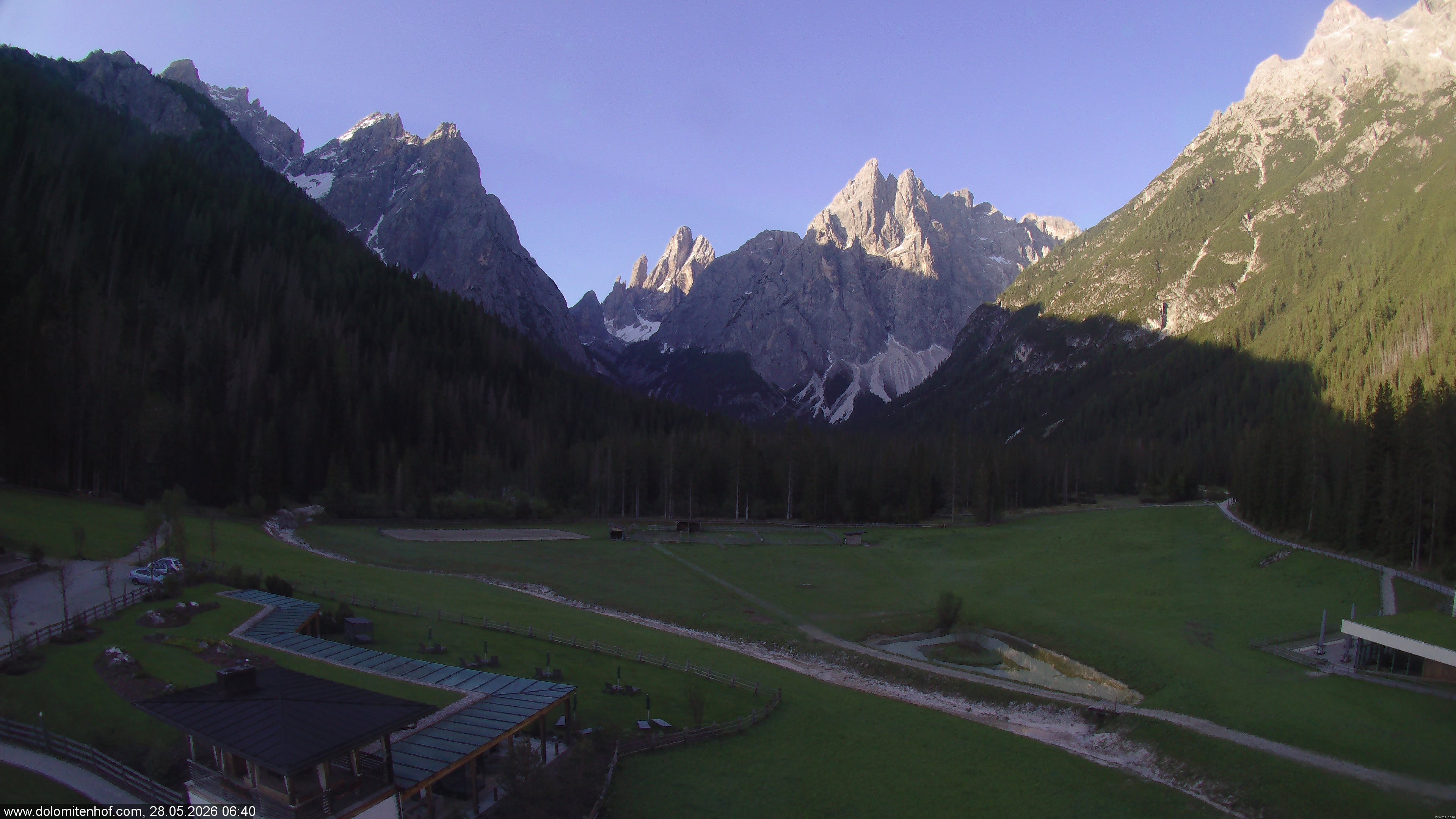 Archived image Webcam Dolomitenhof - Sexten Dolomites
