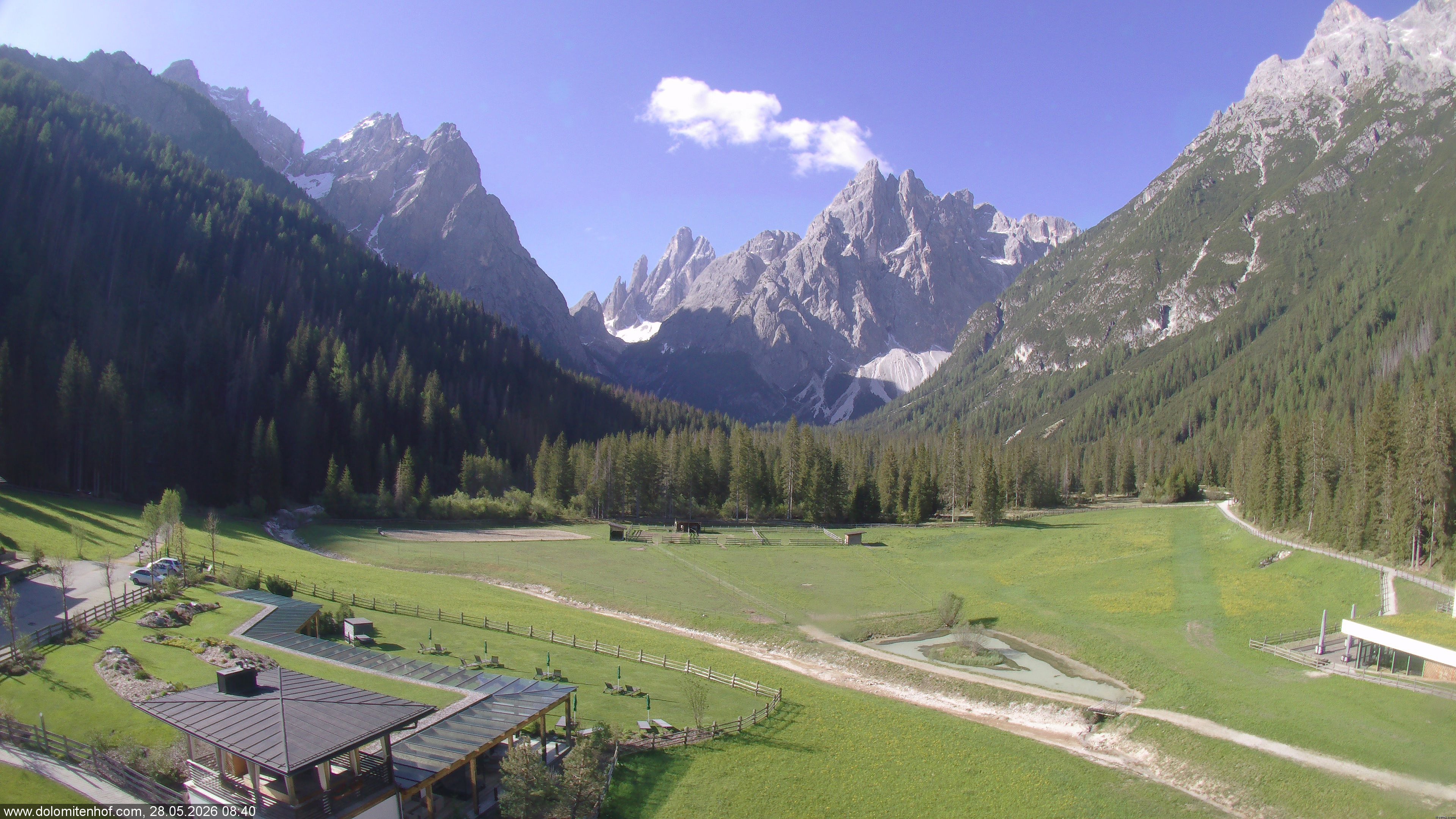 Archived image Webcam Dolomitenhof - Sexten Dolomites