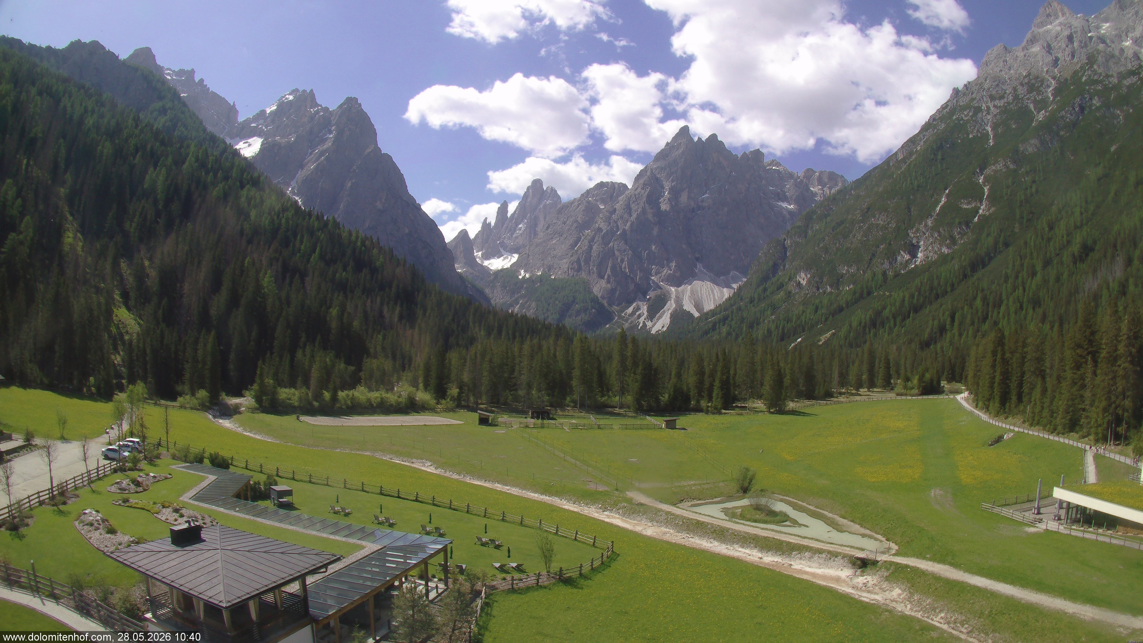 Archived image Webcam Dolomitenhof - Sexten Dolomites