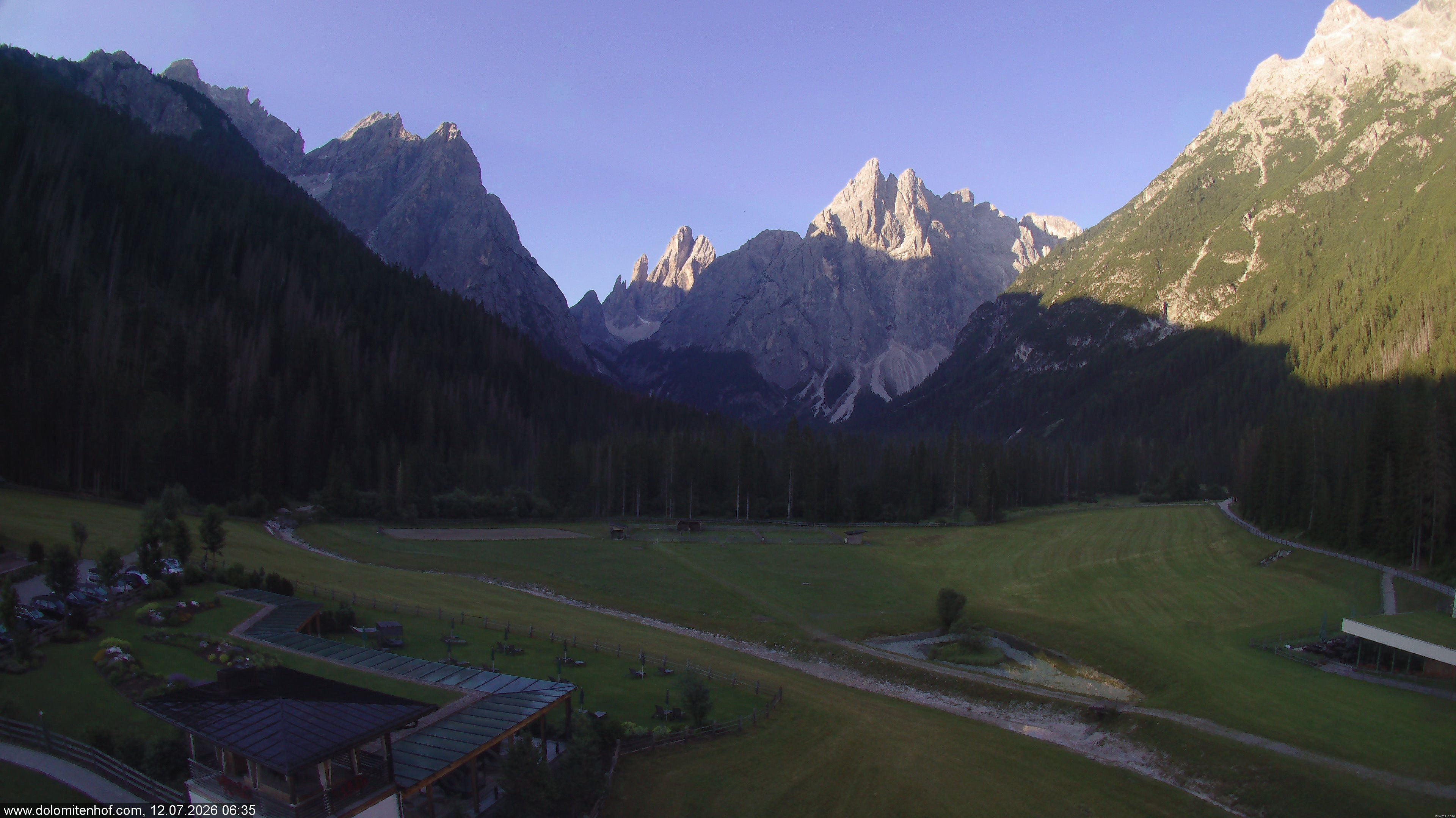 Archived image Webcam Dolomitenhof - Sexten Dolomites