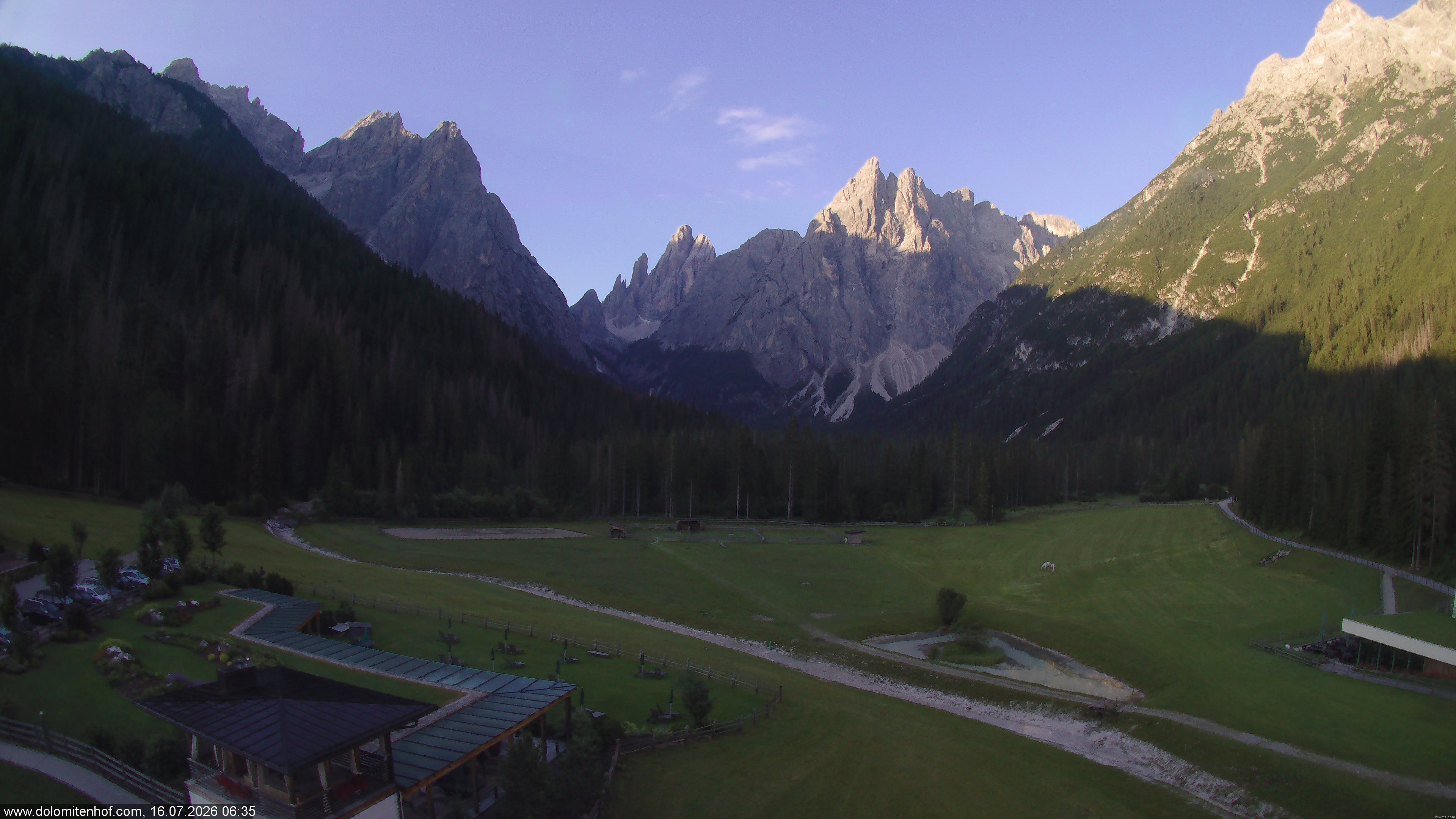 Archived image Webcam Dolomitenhof - Sexten Dolomites