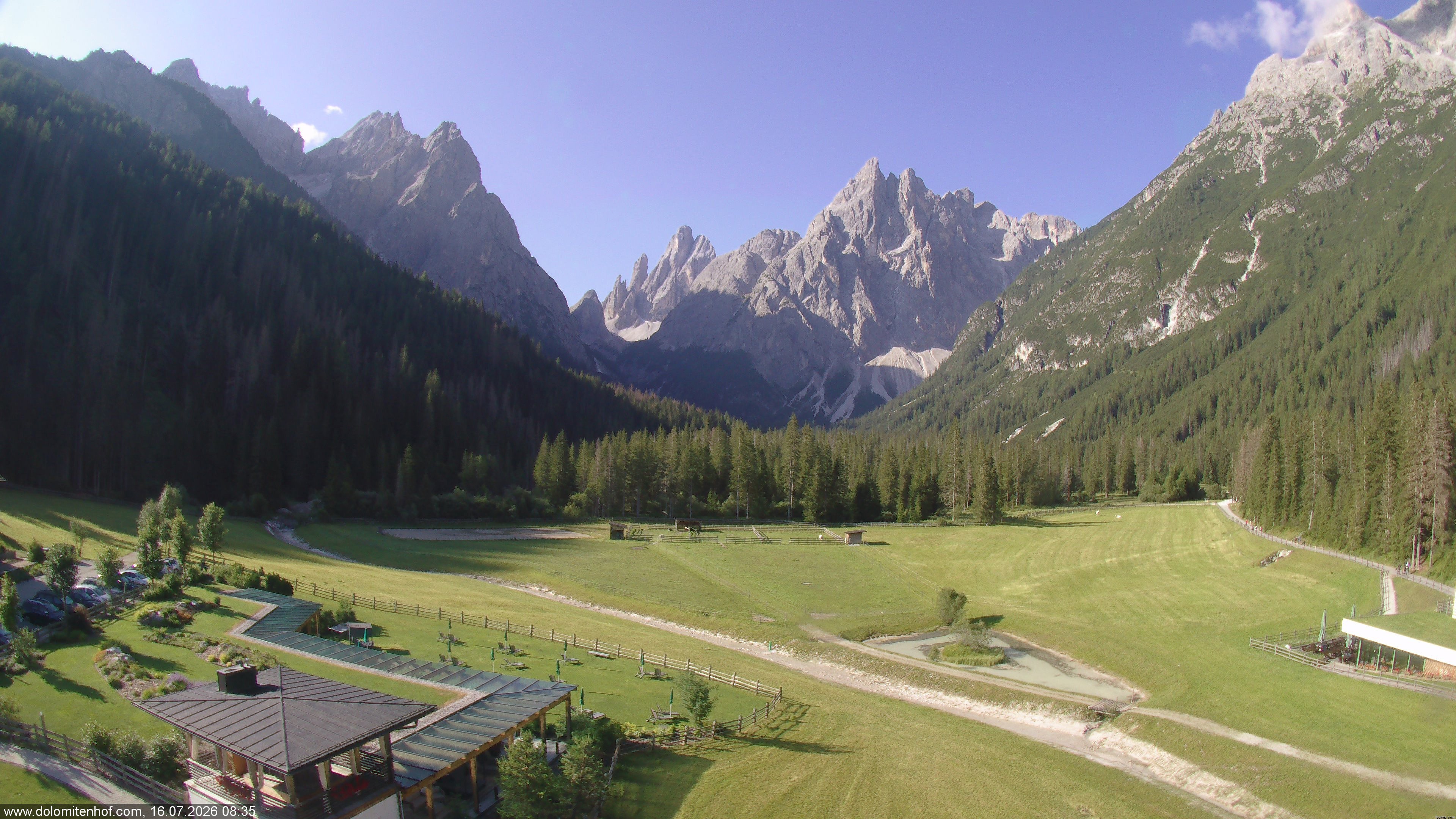 Archived image Webcam Dolomitenhof - Sexten Dolomites