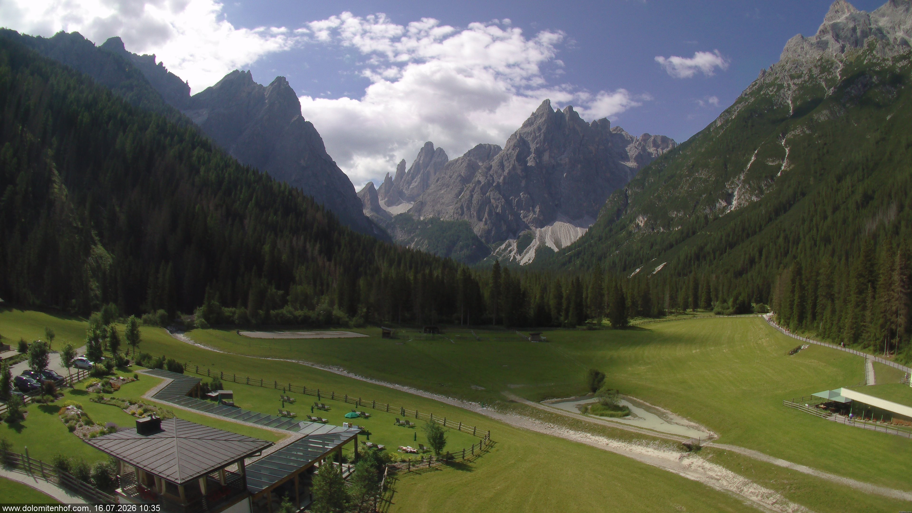 Archived image Webcam Dolomitenhof - Sexten Dolomites