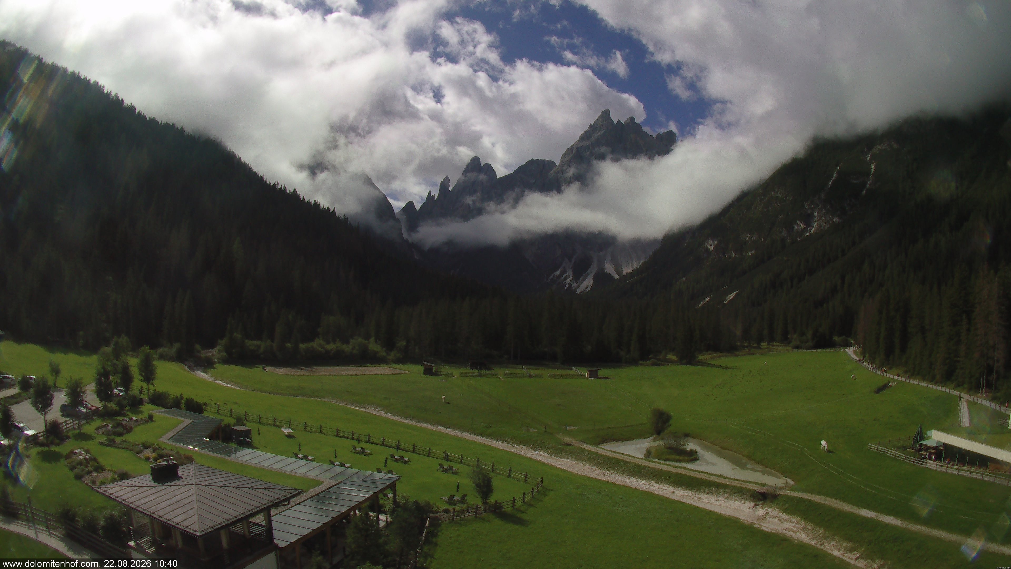 Archived image Webcam Dolomitenhof - Sexten Dolomites
