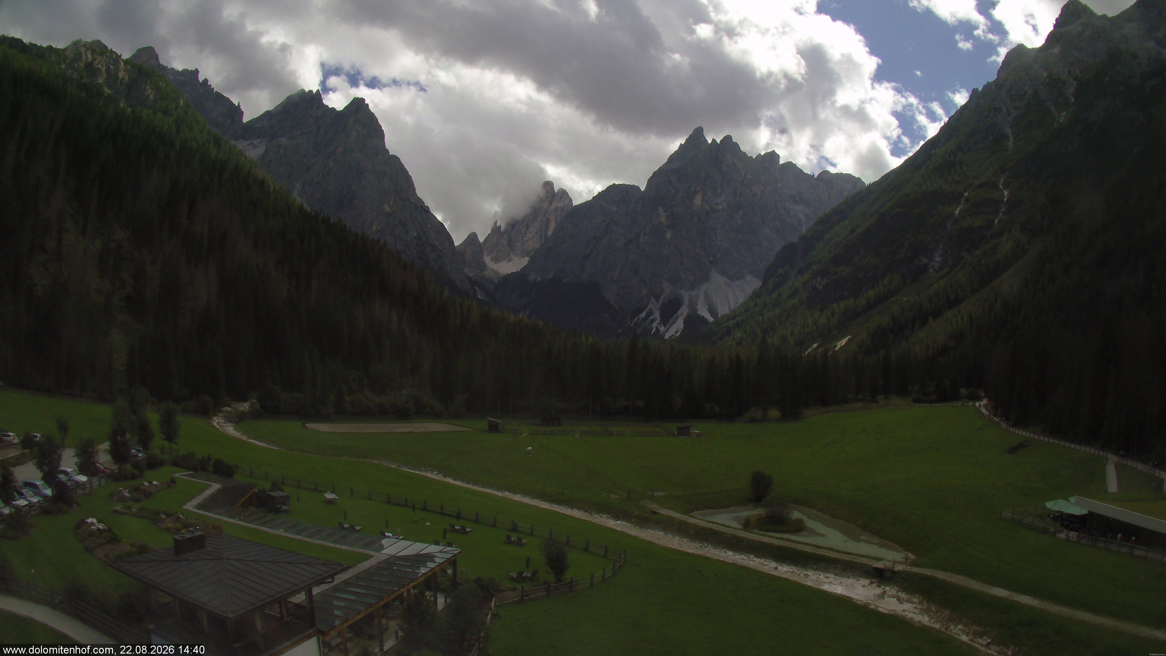 Archived image Webcam Dolomitenhof - Sexten Dolomites
