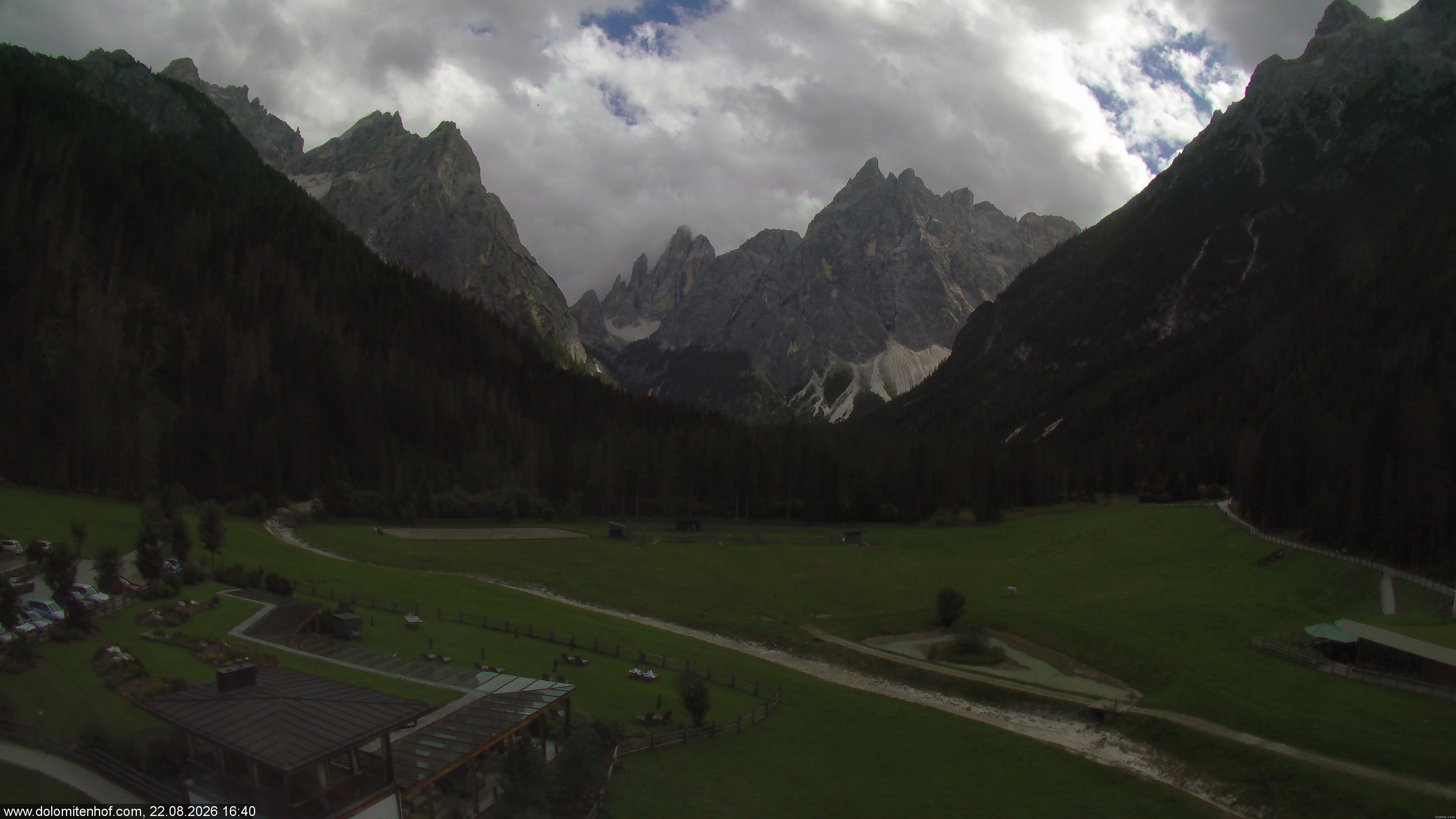 Archived image Webcam Dolomitenhof - Sexten Dolomites