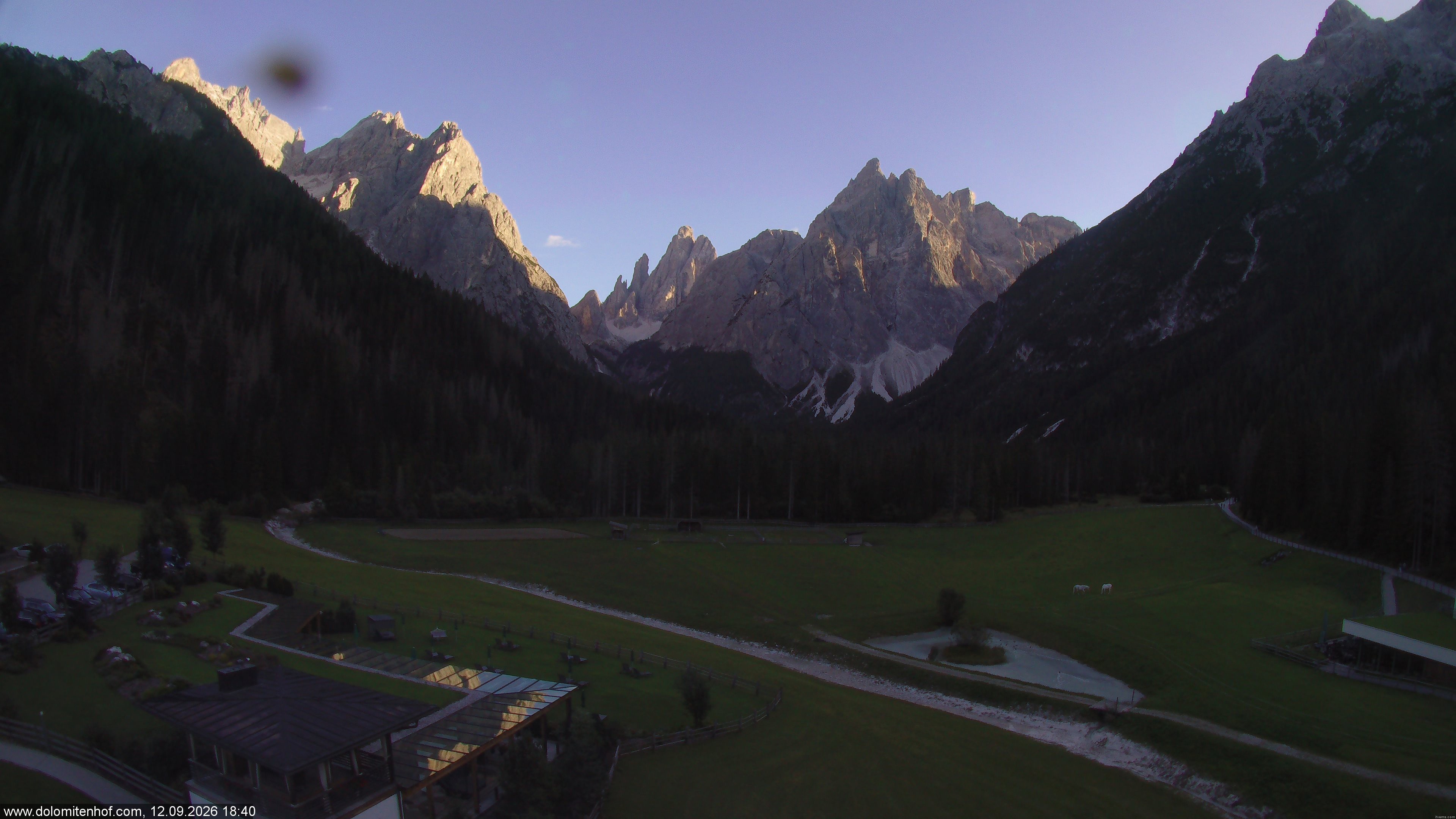 Archived image Webcam Dolomitenhof - Sexten Dolomites