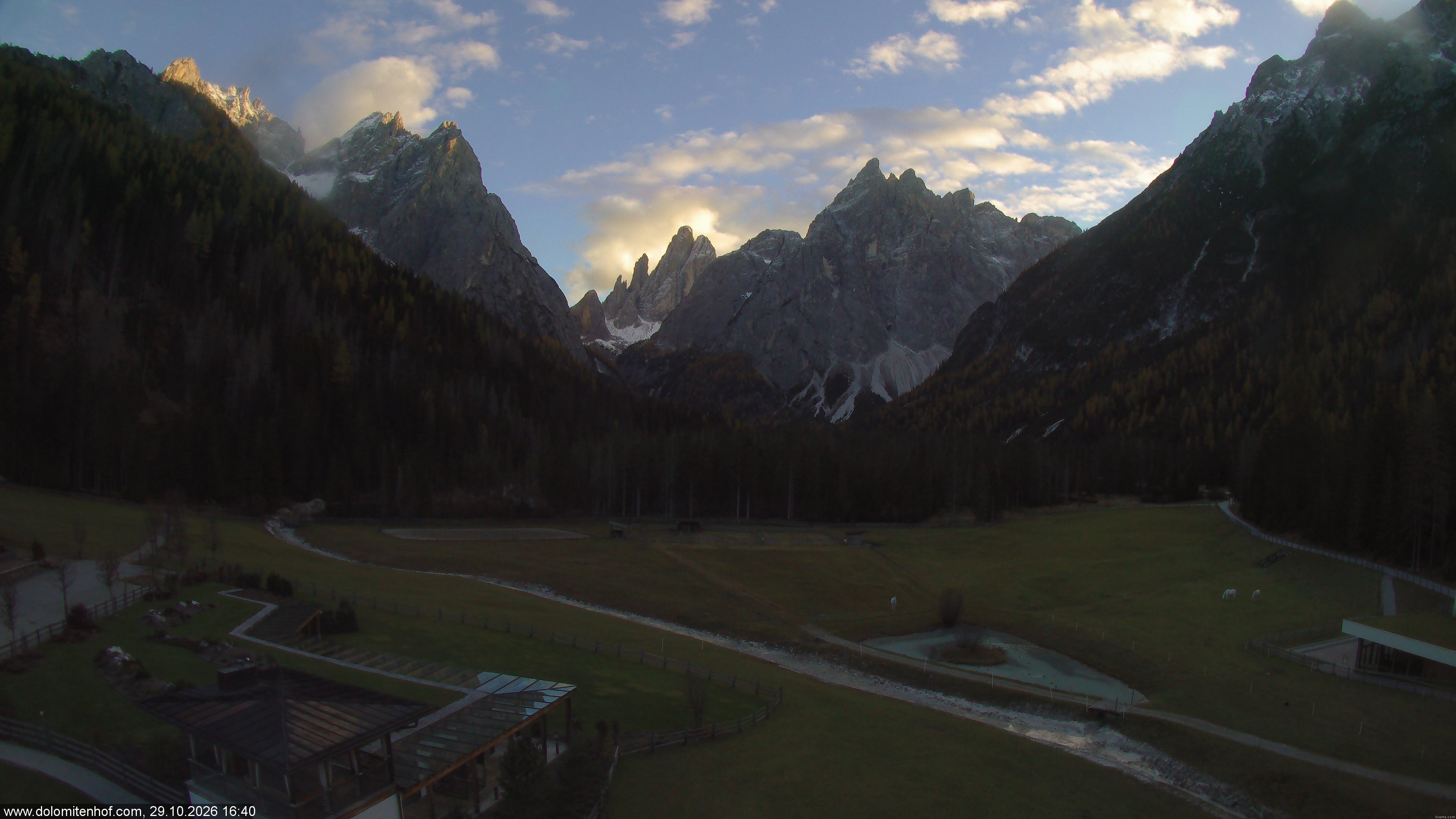 Archived image Webcam Dolomitenhof - Sexten Dolomites